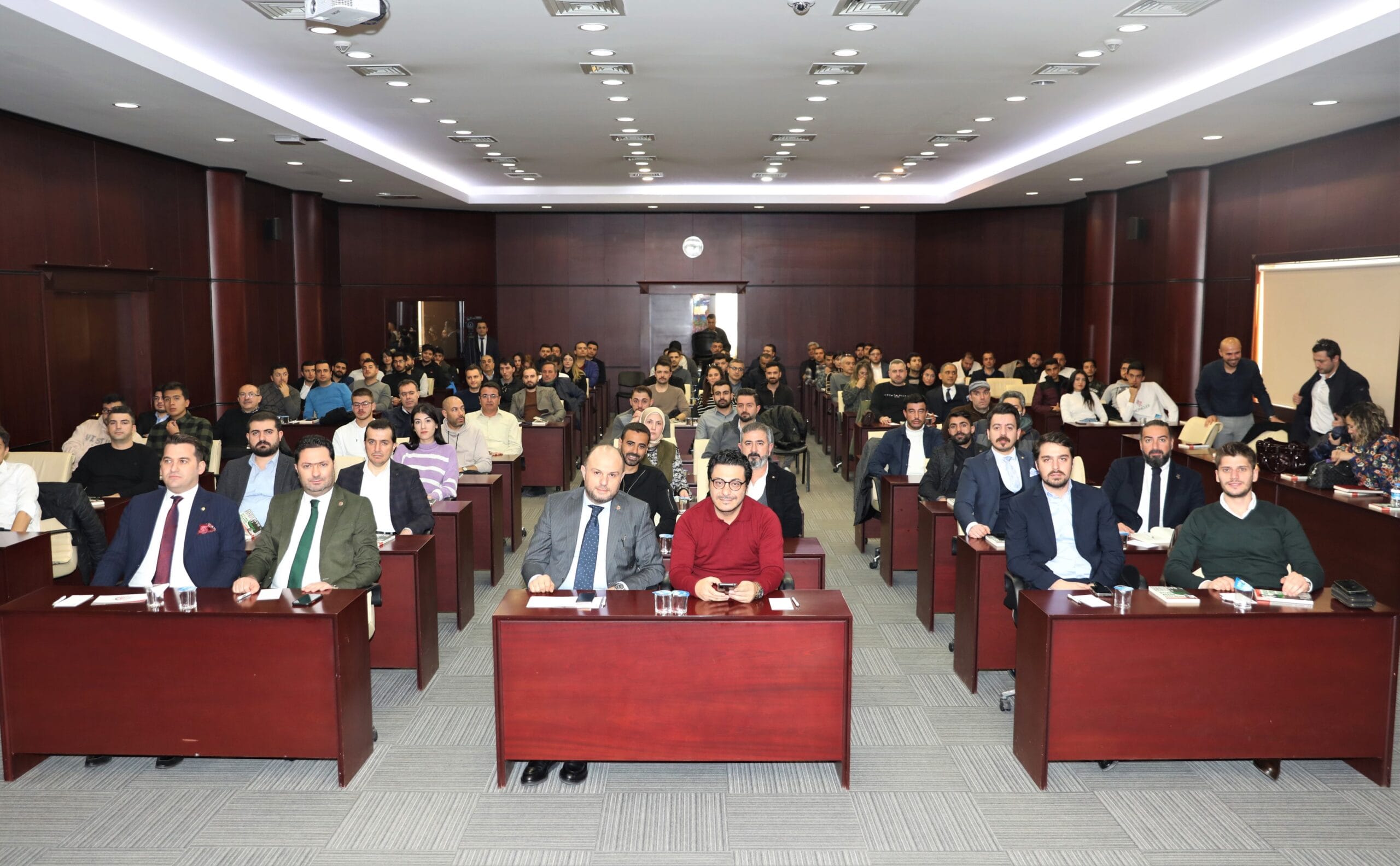 TOBB GAZİANTEP GGK, GENÇ GİRİŞİMCİLERİ MERT BAŞARAN İLE BULUŞTURDU