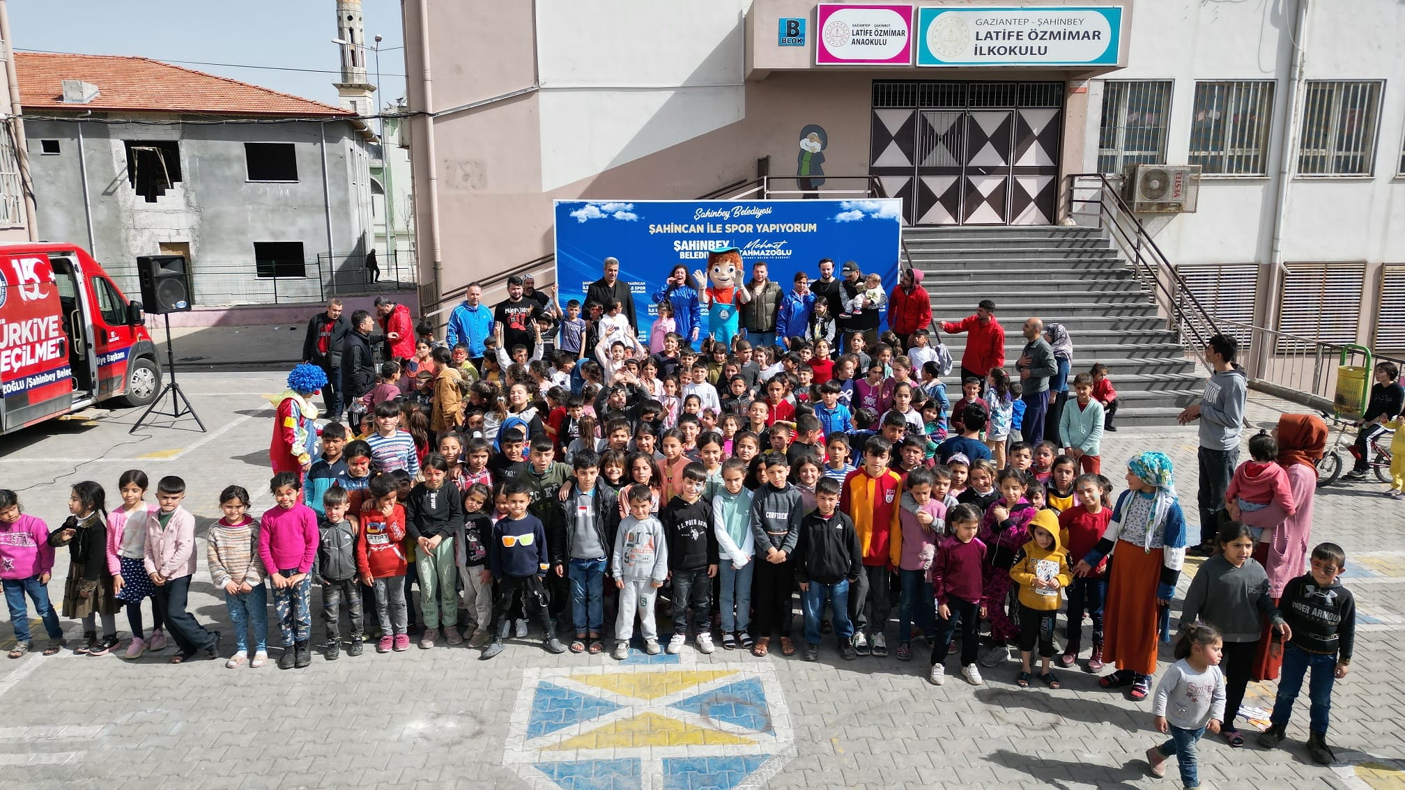 <strong>ŞAHİNBEY BELEDİYESİ’NDEN DEPREMZEDE ÇOCUKLARA SPOR ETKİNLİĞİ</strong>