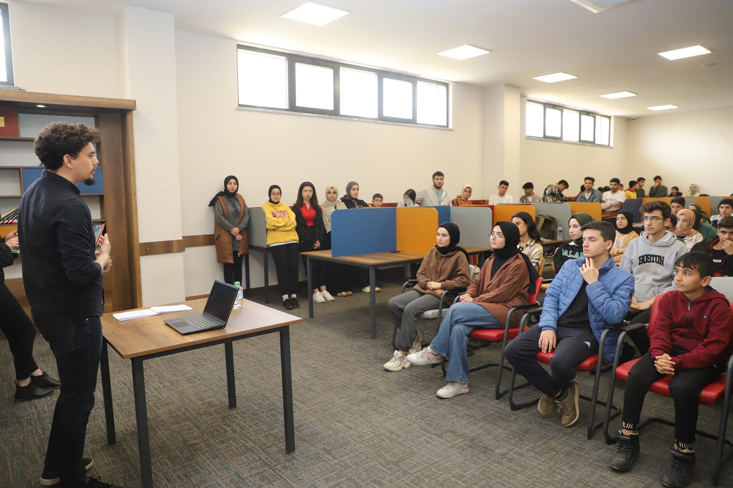 ÖĞRENCİLERE YÖNELİK “DEPREM VE SINAV KAYGISI” SEMİNERİ DÜZENLENDİ