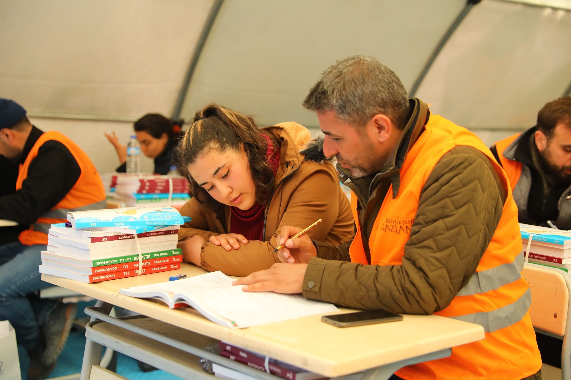  GAZİANTEP BÜYÜKŞEHİR’DEN DEPREMZEDE ÖĞRENCİLERE MADDİ DESTEK