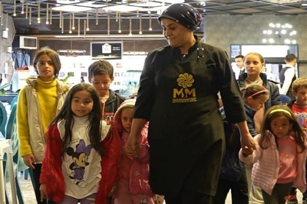 MUTFAK SANATLARI MERKEZİNİN BUGÜNKÜ ŞEFLERİ, DEPREMZEDE ÇOCUKLAR OLDU