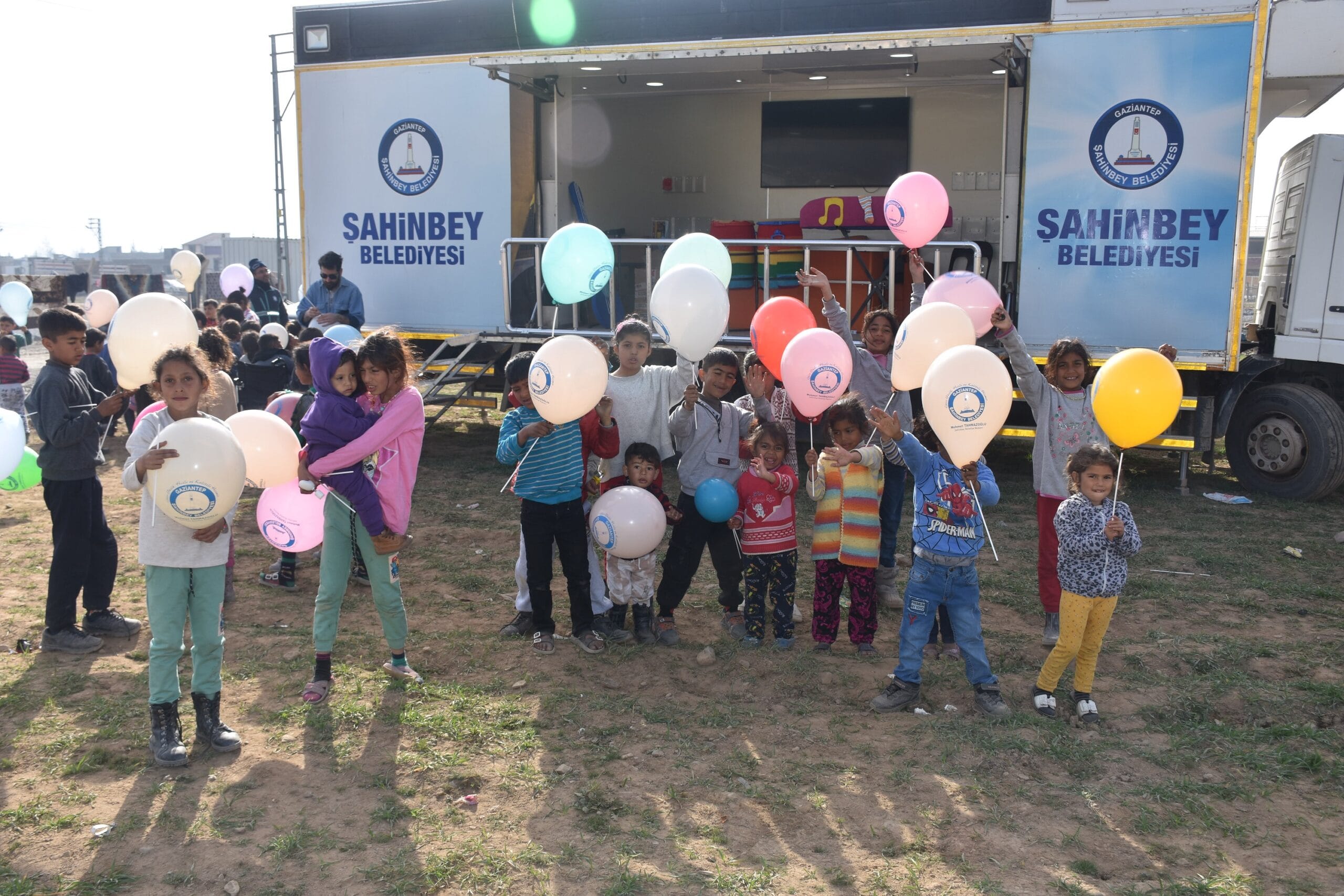 ŞAHİNBEY BELEDİYESİ NURDAĞI’NDAKİ ÇOCUKLARA MORAL VERDİ