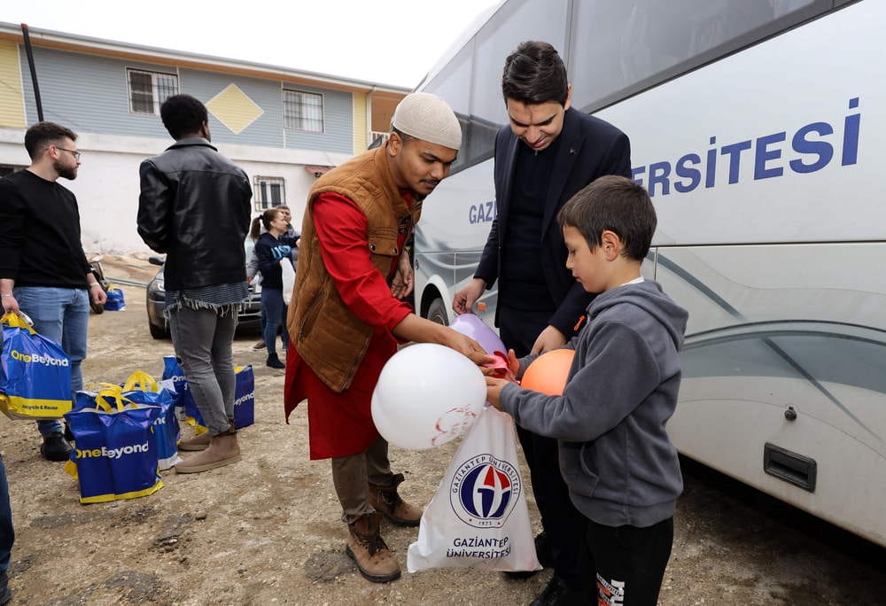 <strong>GAÜN ULUSLARARASI ÖĞRENCİLERİNDEN DEPREMZEDELERE YARDIM ELİ</strong>