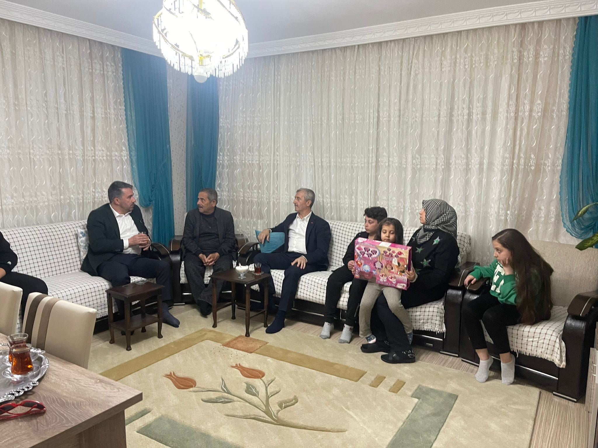 BAŞKAN TAHMAZOĞLU DEPREMZEDELERİ ANKARA’DA YALNIZ BIRAKMADI