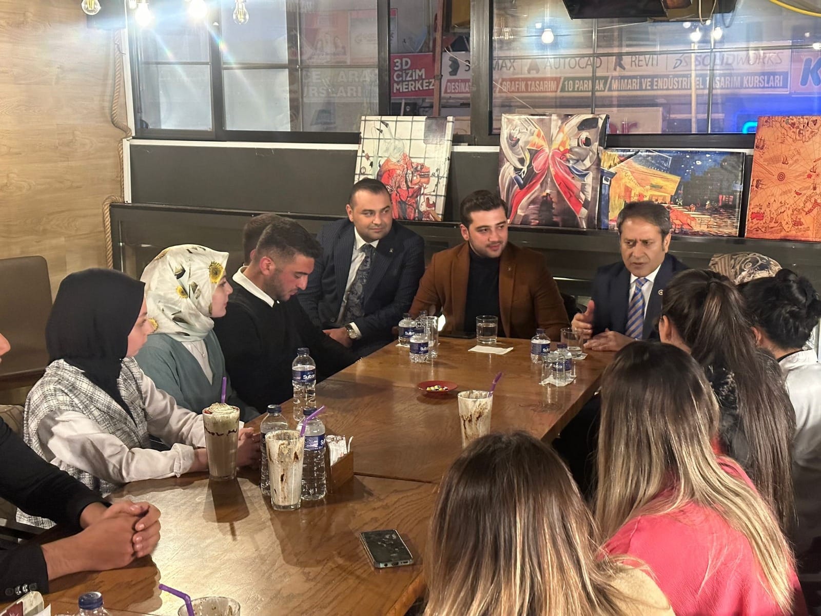 AK PARTİ GAZİANTEP MİLLETVEKİLİ ADAYI MESUT BOZATLI, ZİYARETLERİNDE VERGİ MUAFİYETİNİN GENÇLER TARAFINDAN BEĞENİSİYLE KARŞILAŞTI