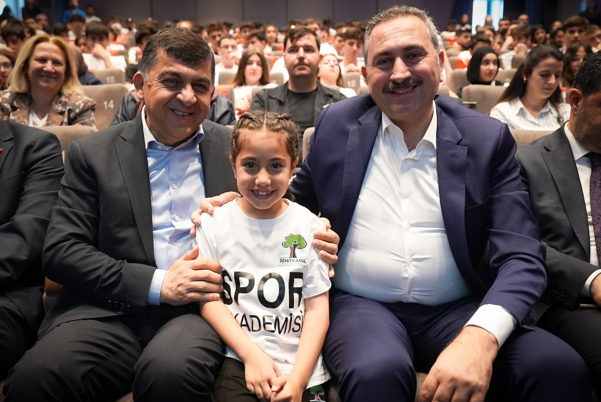 BİR ŞEHİTKAMİLLİ DAHA AVRUPA’NIN ZİRVESİNDE