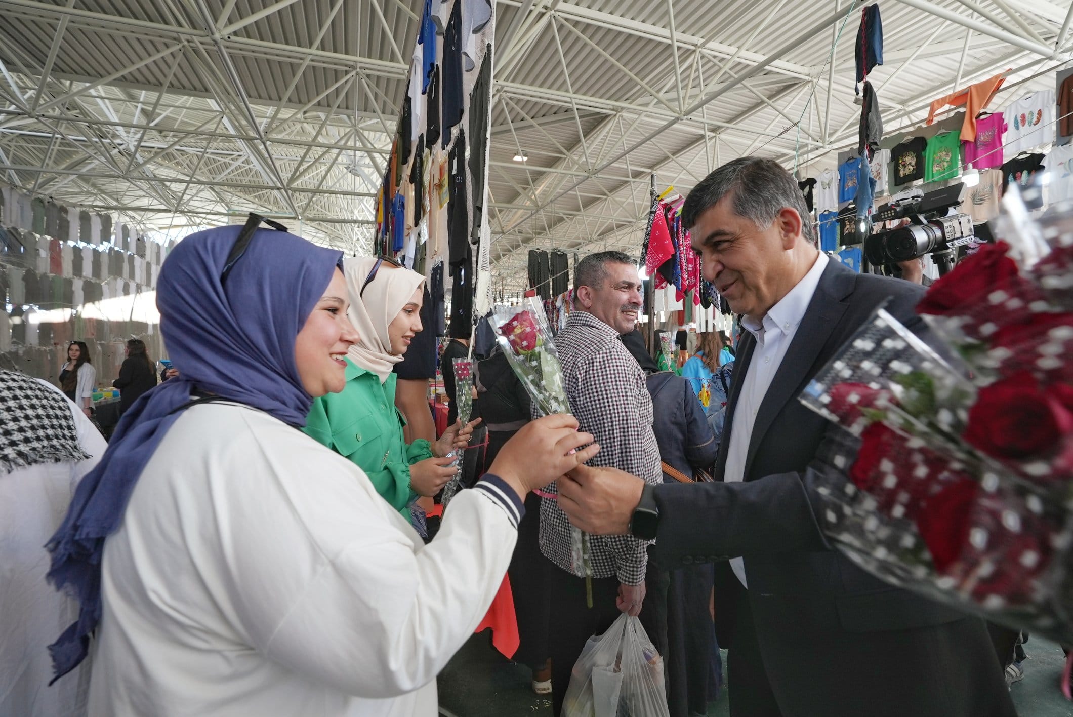 FADILOĞLU İLE GÜL, PAZARCI ESNAFINI ZİYARET ETTİ