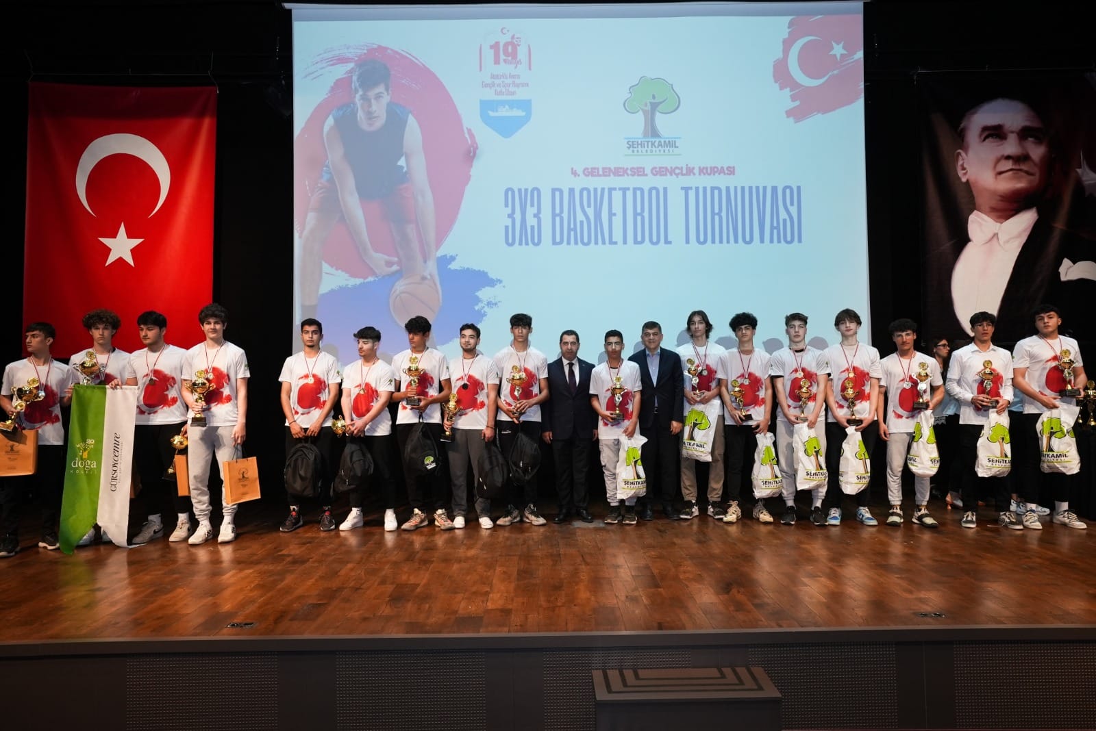 GELENEKSEL GENÇLİK KUPALARI ÖDÜLLERİ SAHİPLERİNİ BULDU