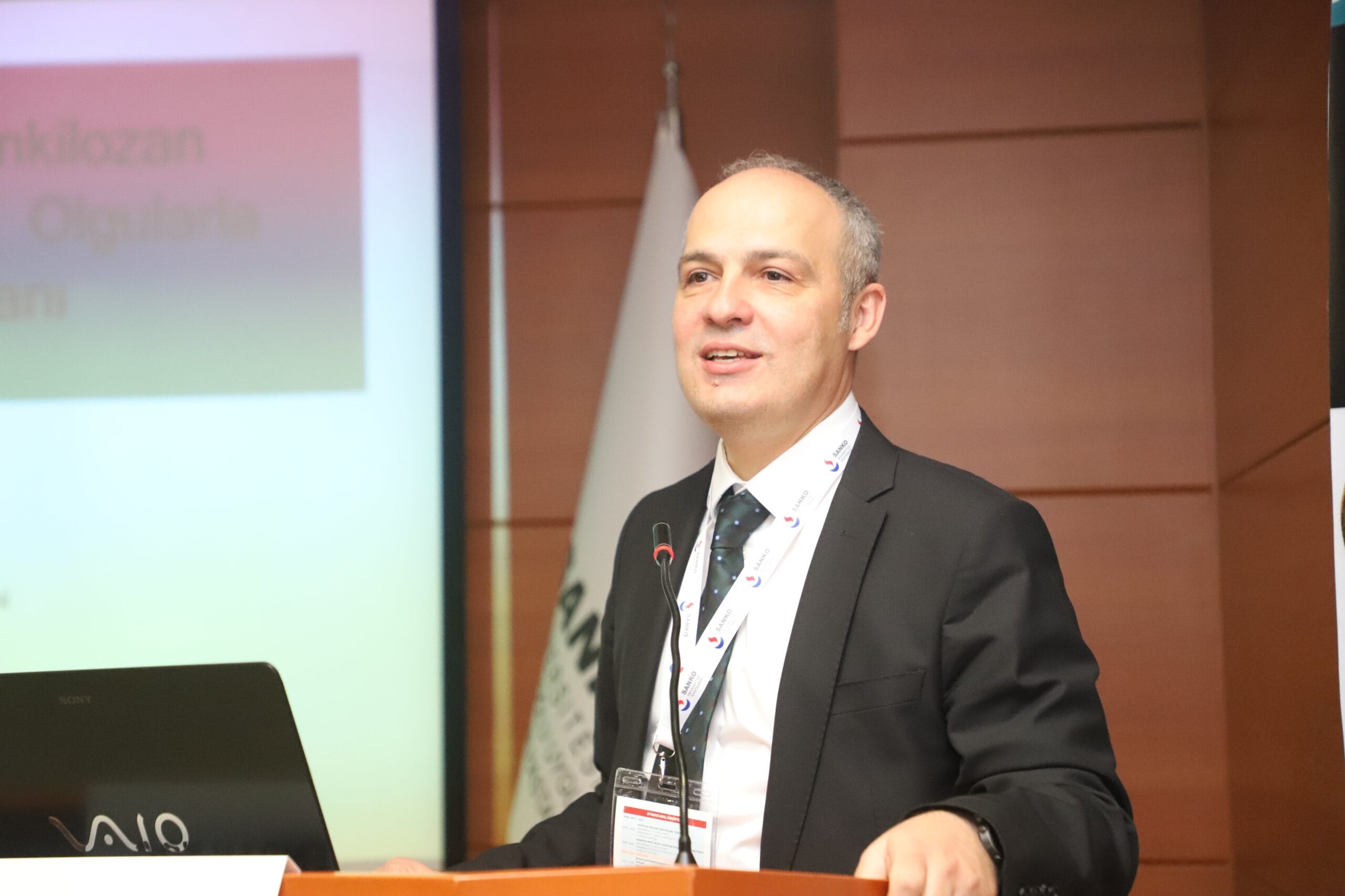 1.SANKO ROMATOLOJİ SEMPOZYUMU DÜZENLENDİ- SANKO ÜNİVERSİTESİ ÖĞRETİM ÜYESİ PROF. DR. KISACIK: “BÖLGEDE EN BÜYÜK ROMATOLOJİ SEMPOZYUMUNU GERÇEKLEŞTİRDİK”