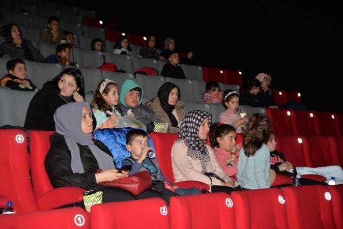 -SANKO, DEPREMDEN ETKİLENEN ÇOCUKLARA SİNEMA ŞENLİĞİ DÜZENLEDİ