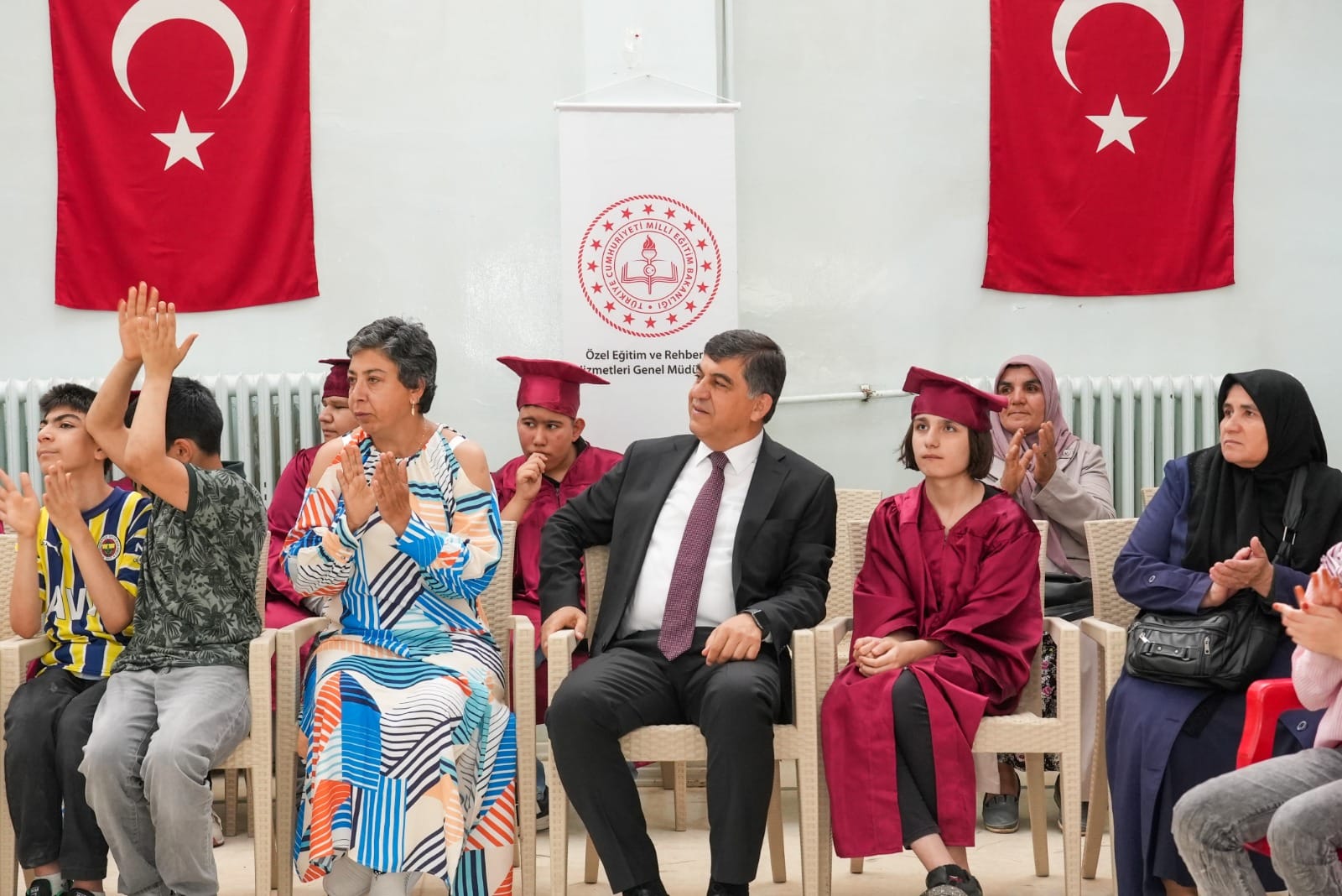 FADILOĞLU, ENGELLİ ÖĞRENCİLERİN HEYECAN VE MUTLULUKLARINI PAYLAŞTI