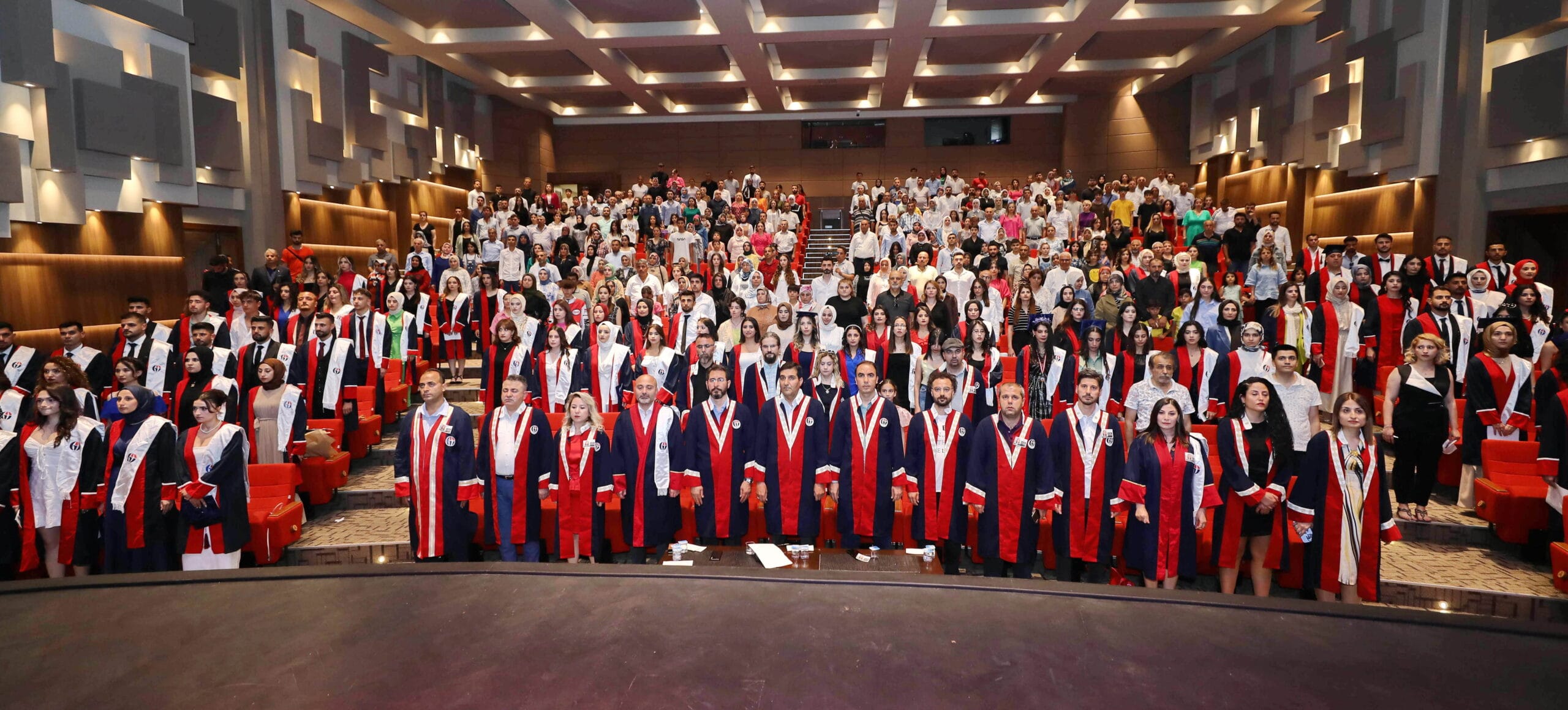 GAÜN NİZİP EĞİTİM FAKÜLTESİ MEZUNLARINI UĞURLADI