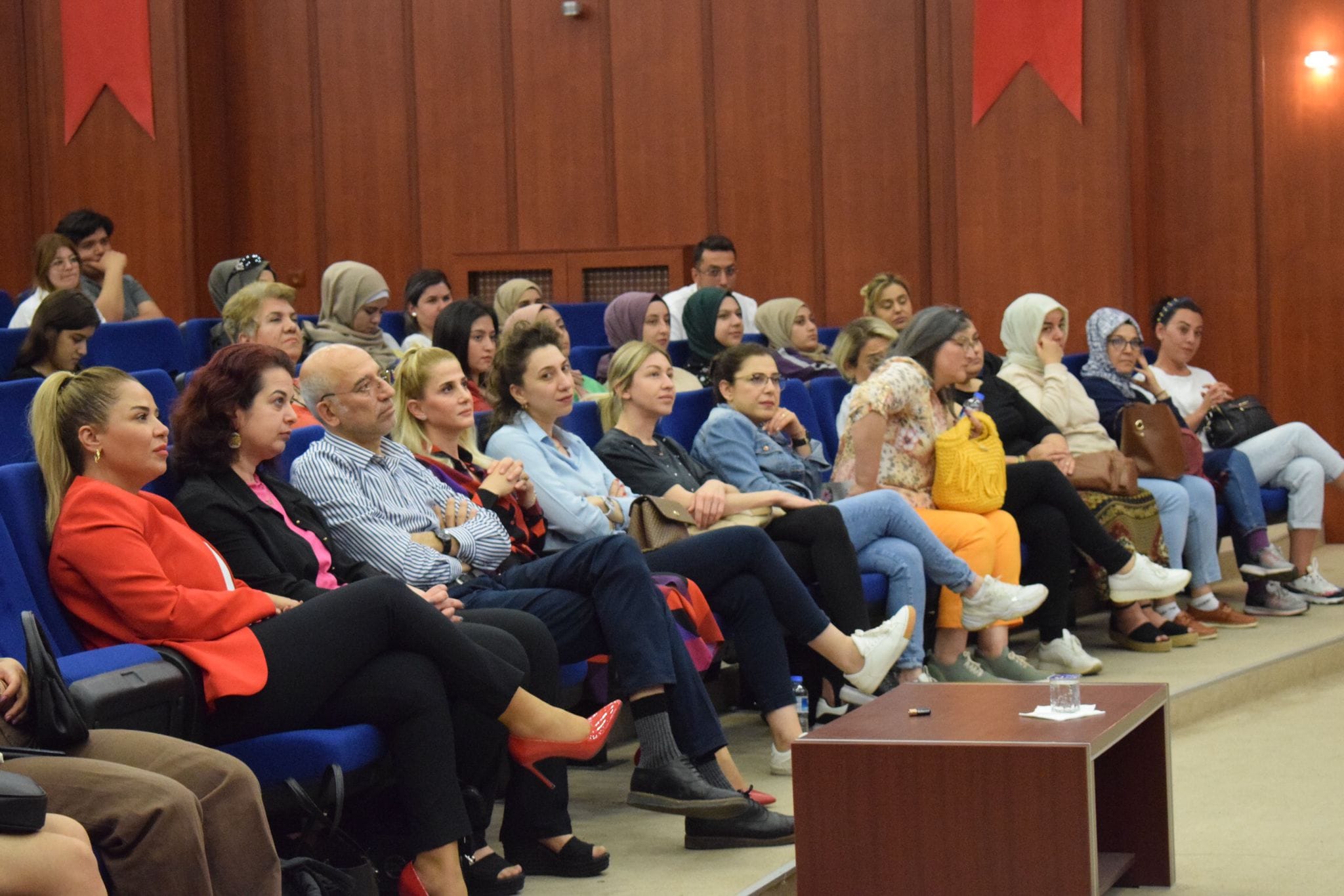 ÜNLÜ SUNUCU ZAFER KİRAZ GAÜN’LÜ ÖĞRENCİLERLE BİR ARAYA GELDİ