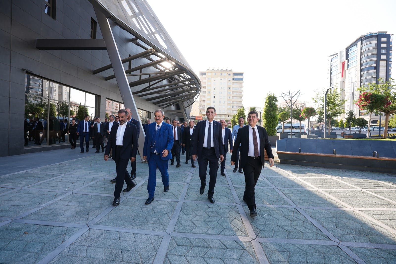 D.T. ŞEHİTKAMİL SAHNESİ’NE ÖVGÜ DOLU SÖZLER