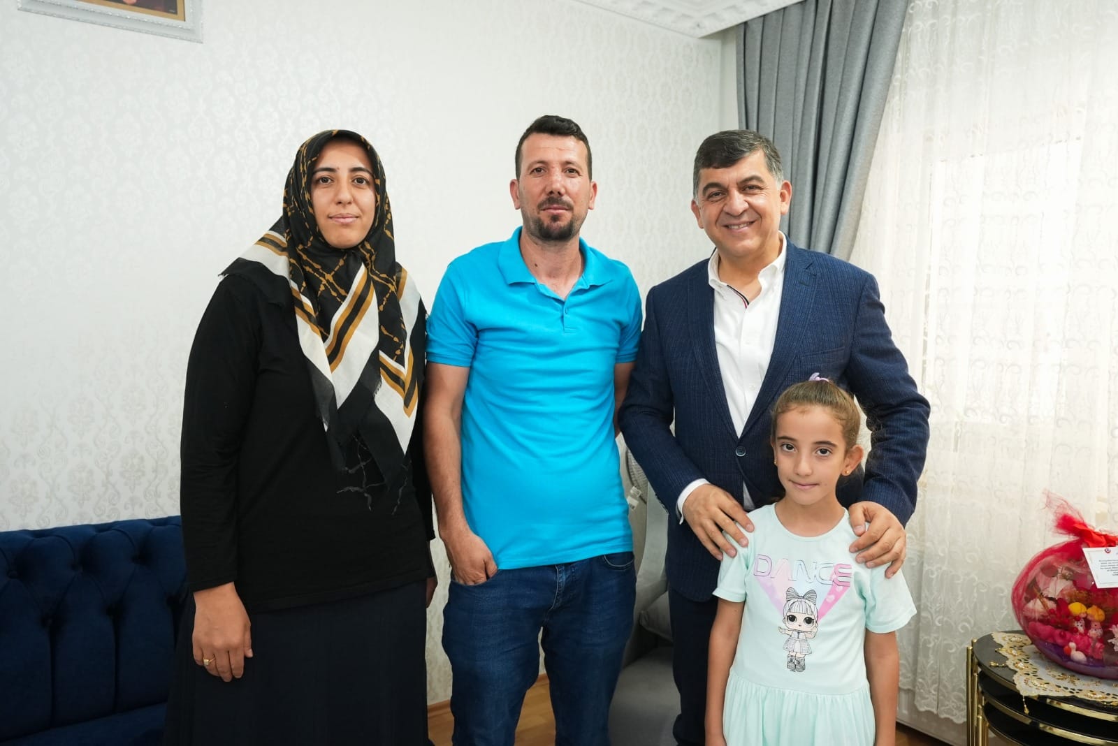FADILOĞLU, FEYZA’YI ZİYARET ETTİ, MEDENİ CESARETİNDEN ÖTÜRÜ TEBRİK ETTİ