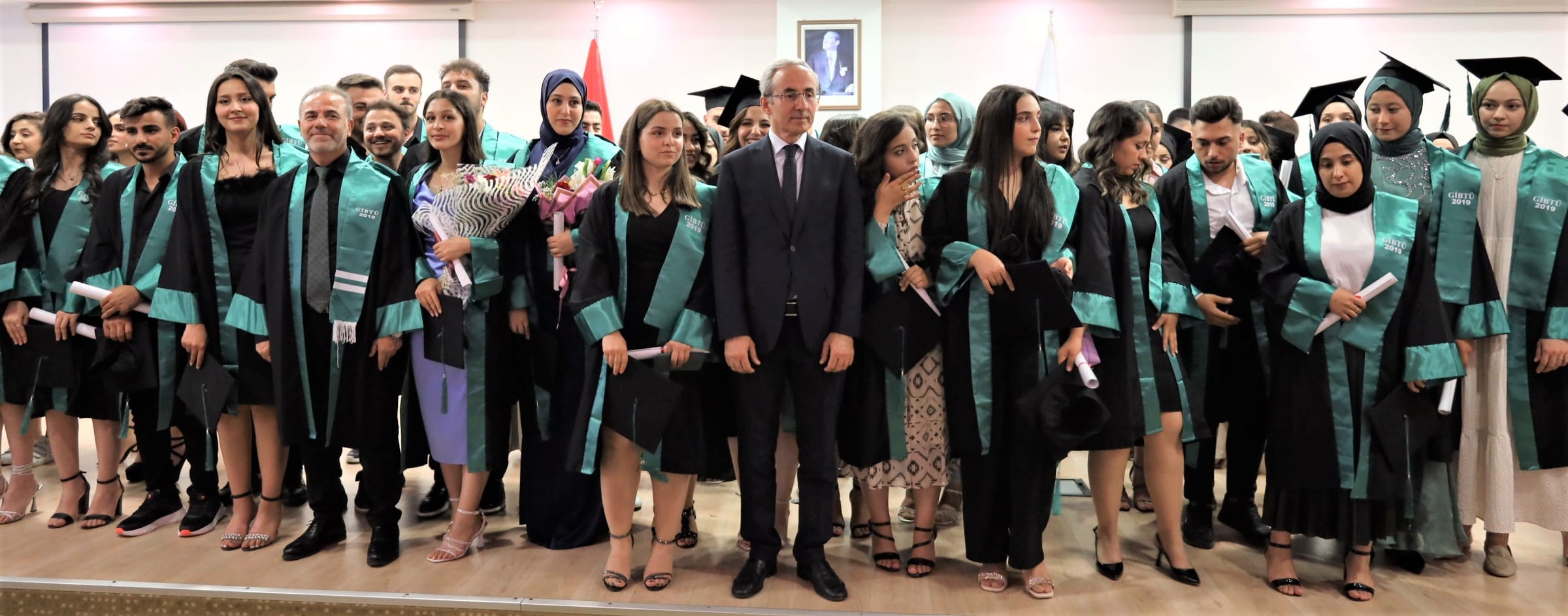 GİBTÜ’DEN MEZUN OLAN 421 ÖĞRENCİ KEP ATTI