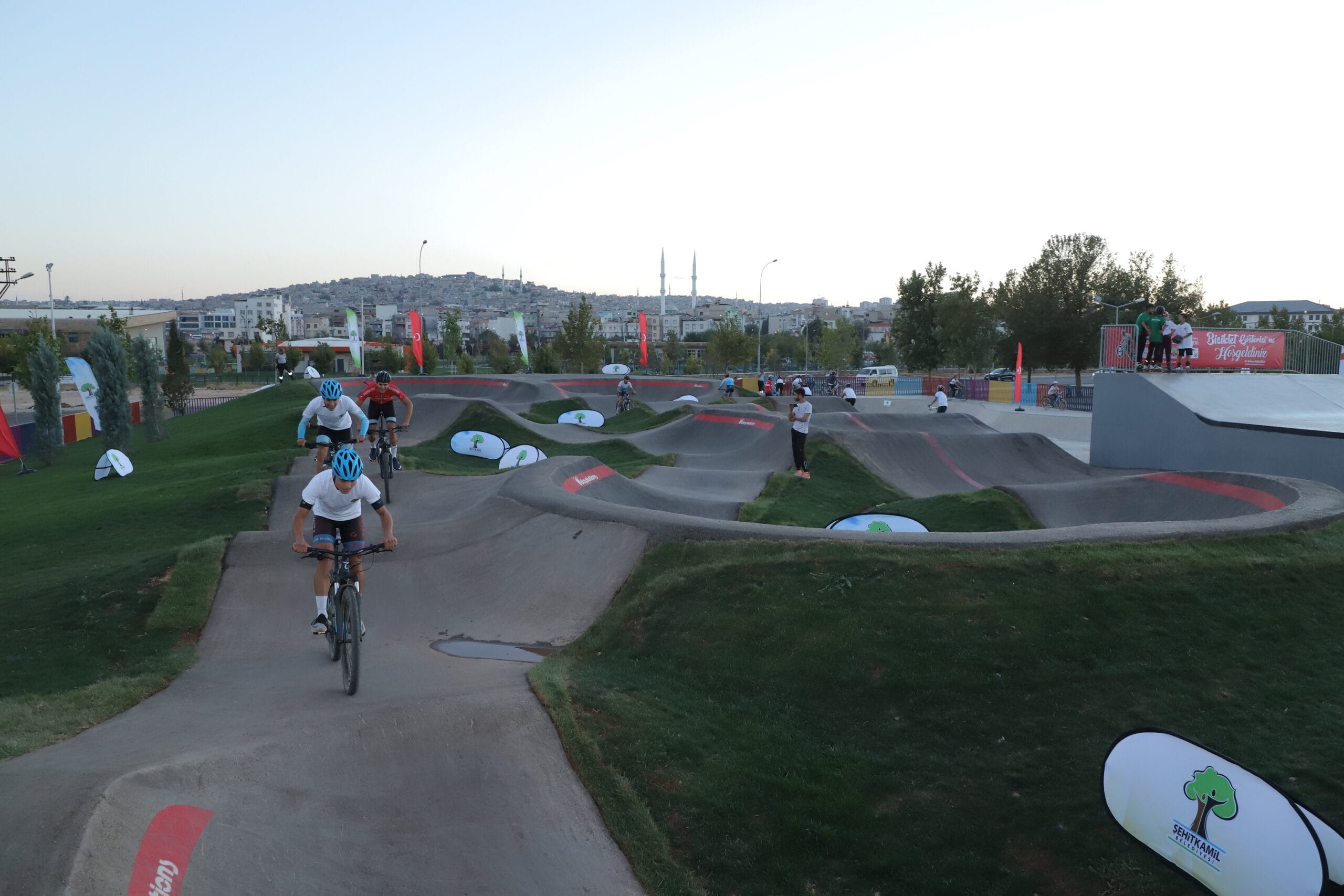 473 PARKIYLA ŞEHİTKAMİL FARKINI ORTAYA KOYUYOR