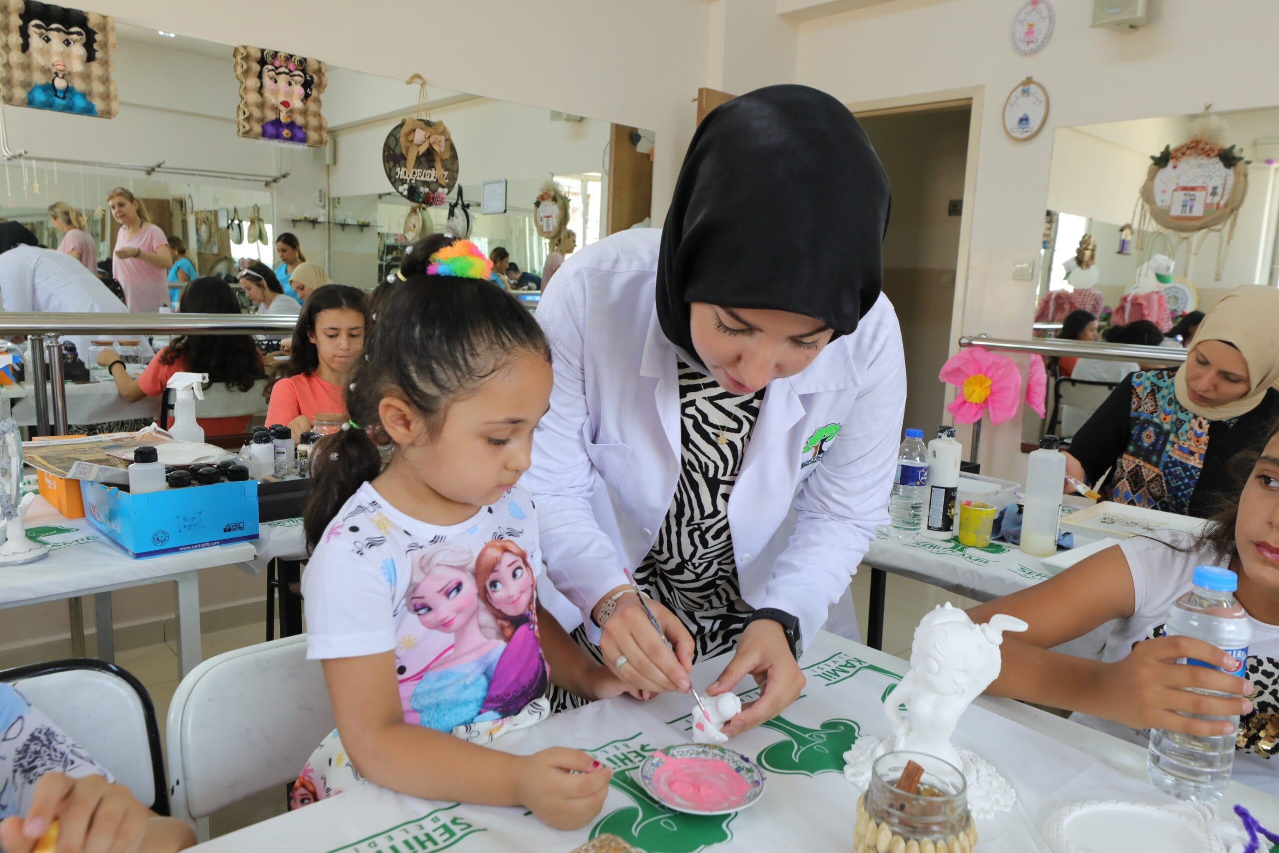 DEKORATİF AHŞAP BOYAMA KURSU YOĞUN İLGİ GÖRÜYOR