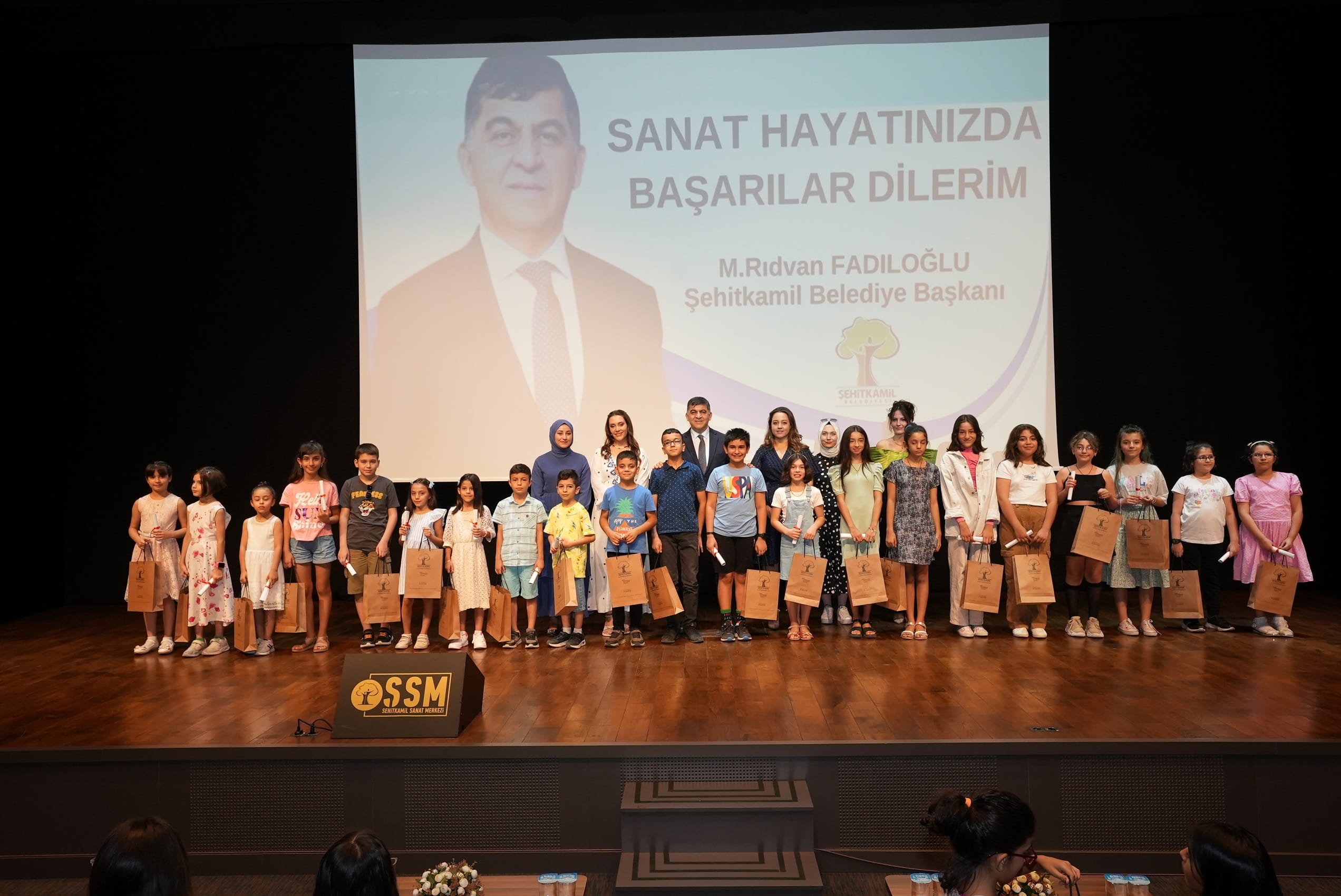 YAZ SANAT AKADEMİSİ DÖNEM SONU RESİM SERGİSİ AÇILDI