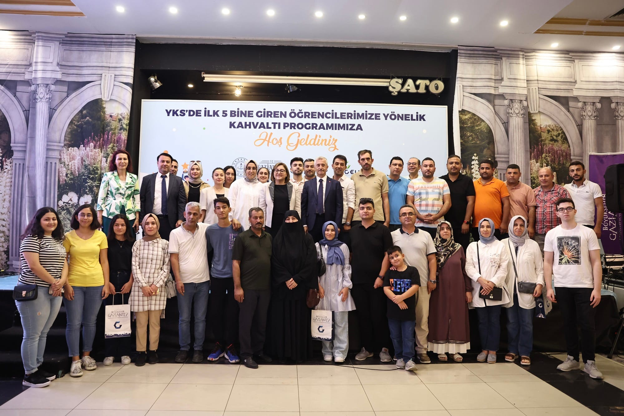 BAŞKAN ŞAHİN’DEN BAŞARILI YKS ÖĞRENCİLERİNE SÜRPRİZ