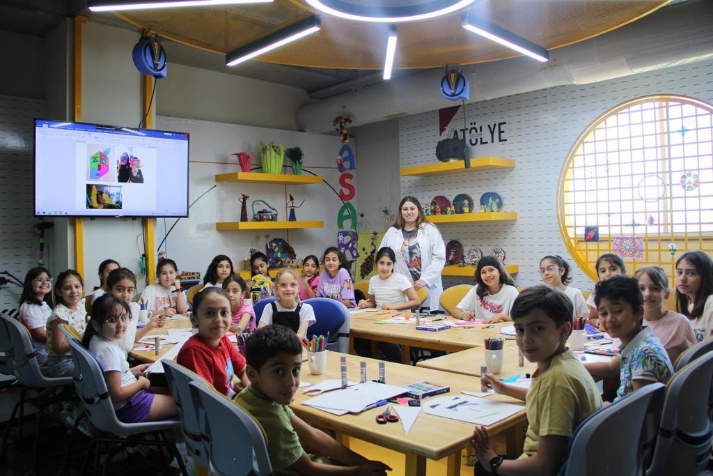 MÜZEYYEN ERKUL BİLİM MERKEZİ’NDEKİ YAZ KURSLARIYLA ÇOCUKLAR, TATİLİNİ VERİMLİ GEÇİRİYOR