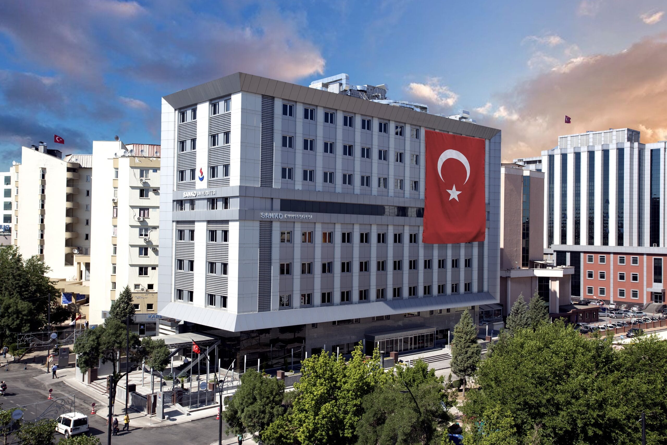 SANKO ÜNİVERSİTESİNDE YÜZDE 100 DOLULUK ORANI SAĞLANDI- REKTÖR PROF. DR. DAĞLI: “BAŞARIMIZ ASLA TESADÜF DEĞİLDİR”