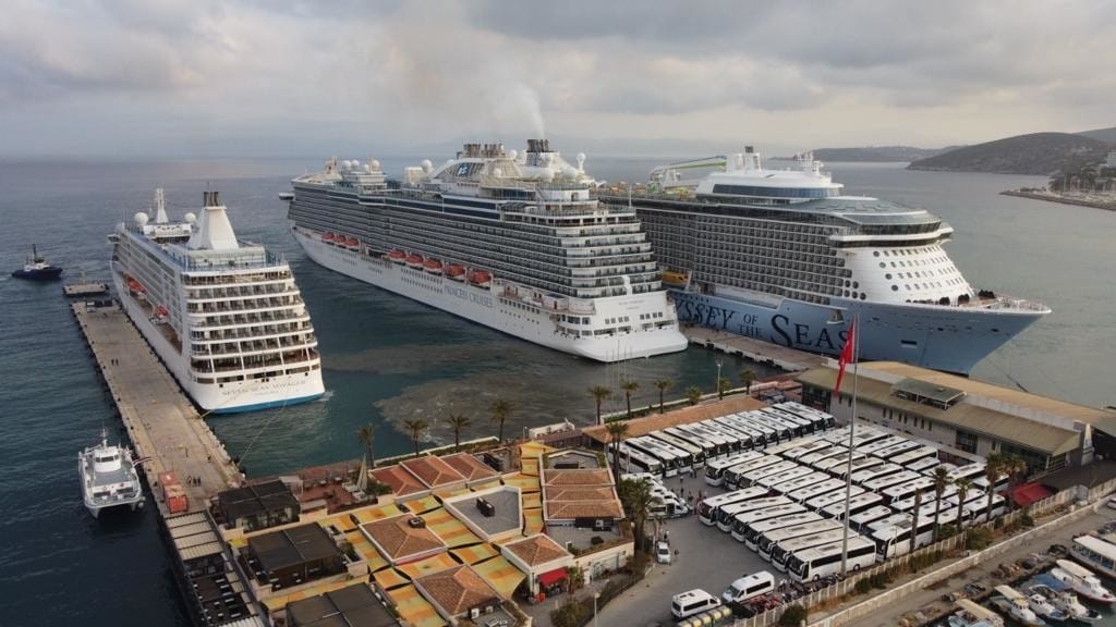 TÜRKİYE LİMANLARINA DEMİR ATAN KRUVAZİYER YOLCU SAYILARI GEÇEN YILA ORANLA YÜZDE 66,7 ORANINDA ARTIŞ GÖSTERDİ