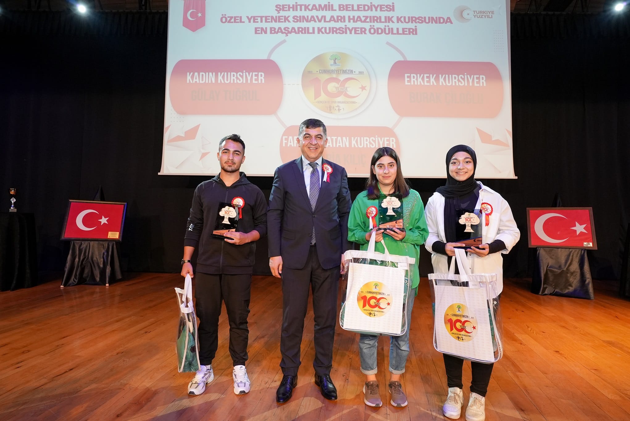 SPOR ALANINDA ENLER VE İLKLERE 100 ÖZEL ÖDÜL