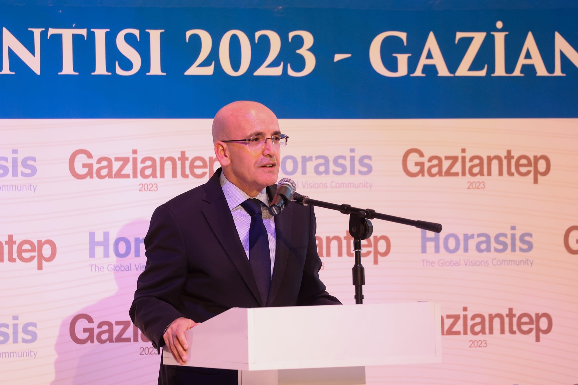 BAKAN ŞİMŞEK, HORASIS TOPLANTISINDA EKONOMİ DERSİ VERDİ
