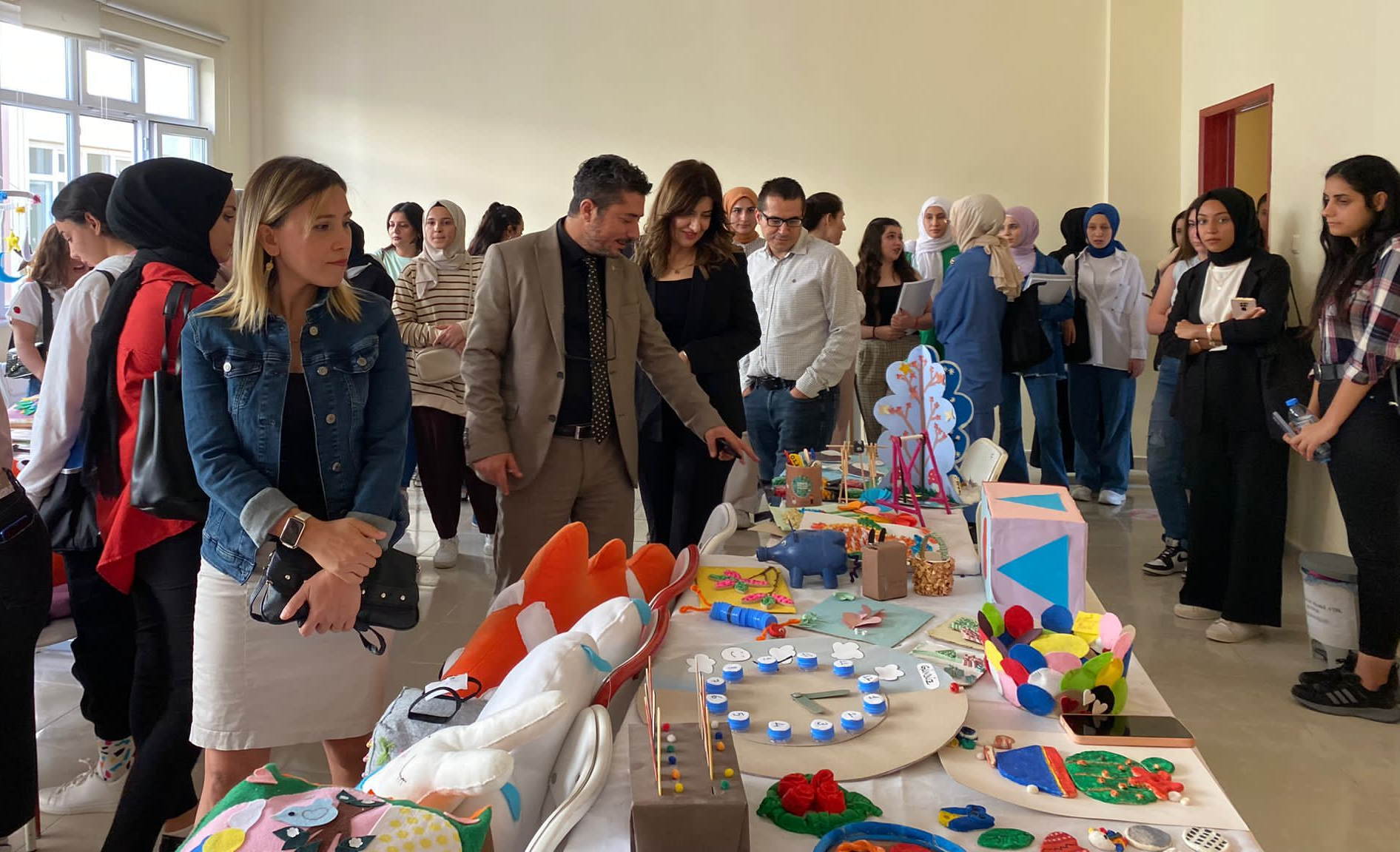  GAÜN’LÜ ÖĞRENCİLER DERSTE YAPTIĞI OYUNCAKLARI DEPREMZEDELERE GÖNDERECEK