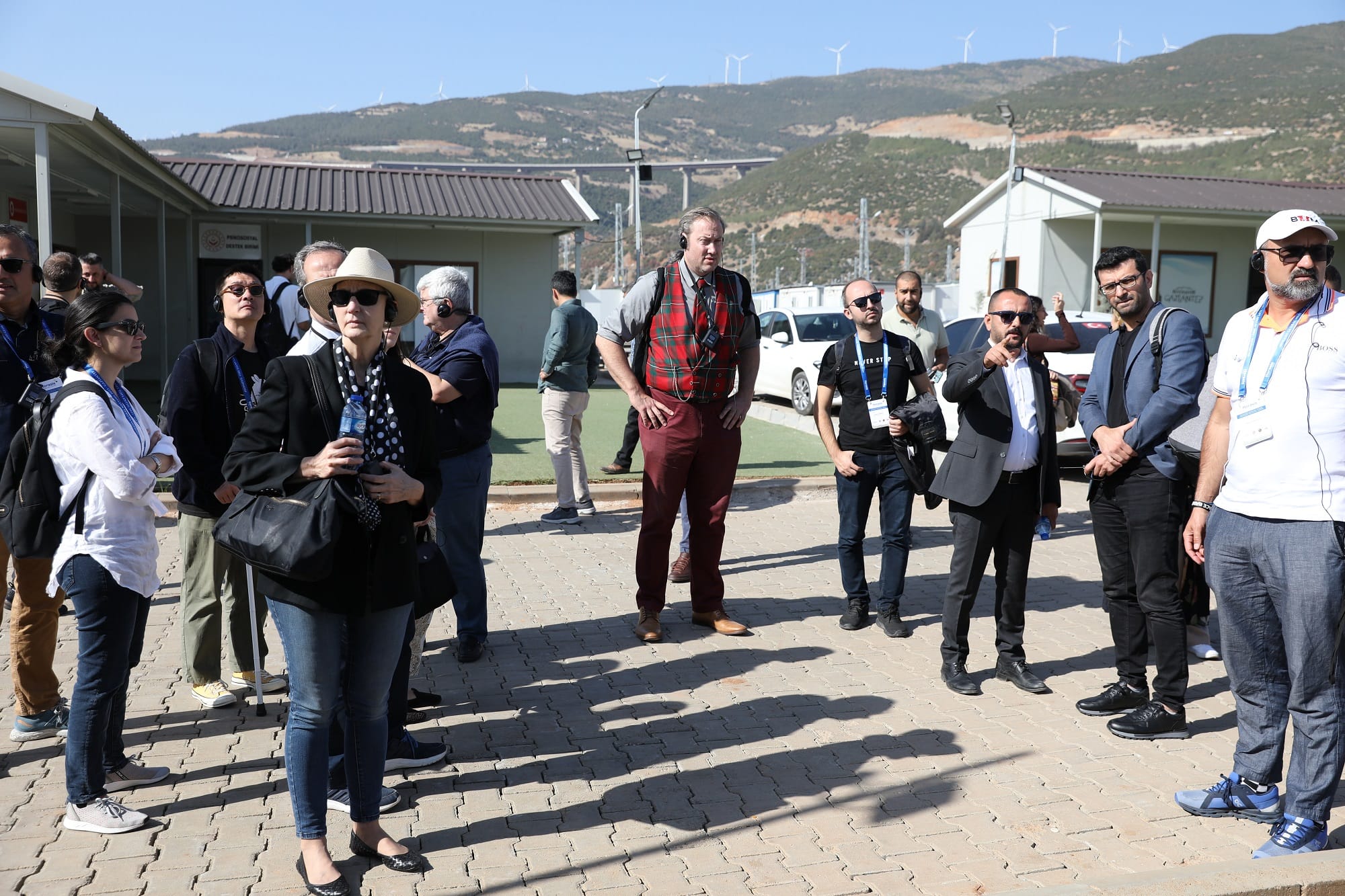 HORASIS KATILIMCILARI, BÜYÜKŞEHİR’İN DEPREM BÖLGESİNDEKİ ÇALIŞMALARINA HAYRAN KALDILAR