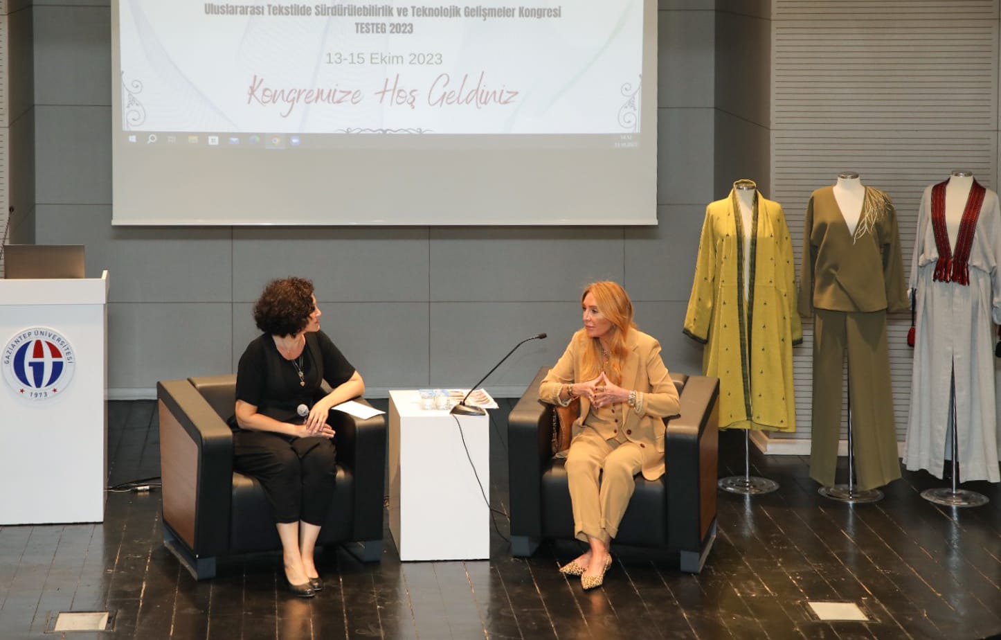 MODA TASARIMCISI DİLEK HANİF GAÜN ÖĞRENCİLERİYLE BİR ARAYA GELDİ