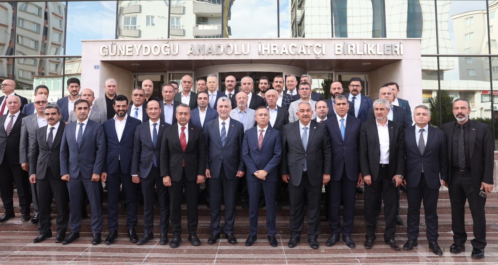 TİCARET BAKANI PROF. DR. ÖMER BOLAT GÜNEYDOĞU ANADOLU İHRACATÇI BİRLİKLERİNİ ZİYARET ETTİ