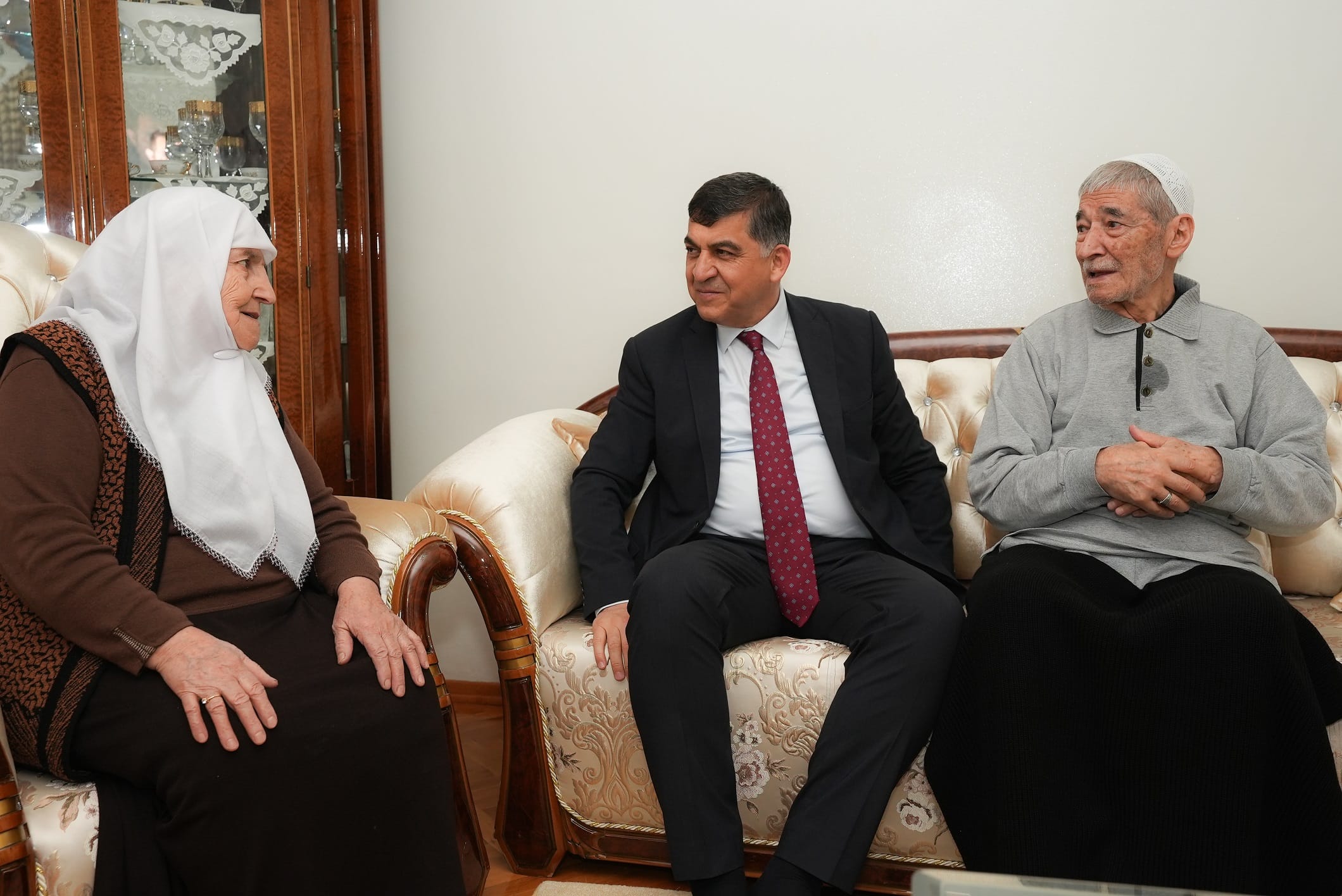 YAŞLILARIN YÜZÜ VEFA ZİYARETLERİ İLE GÜLÜYOR