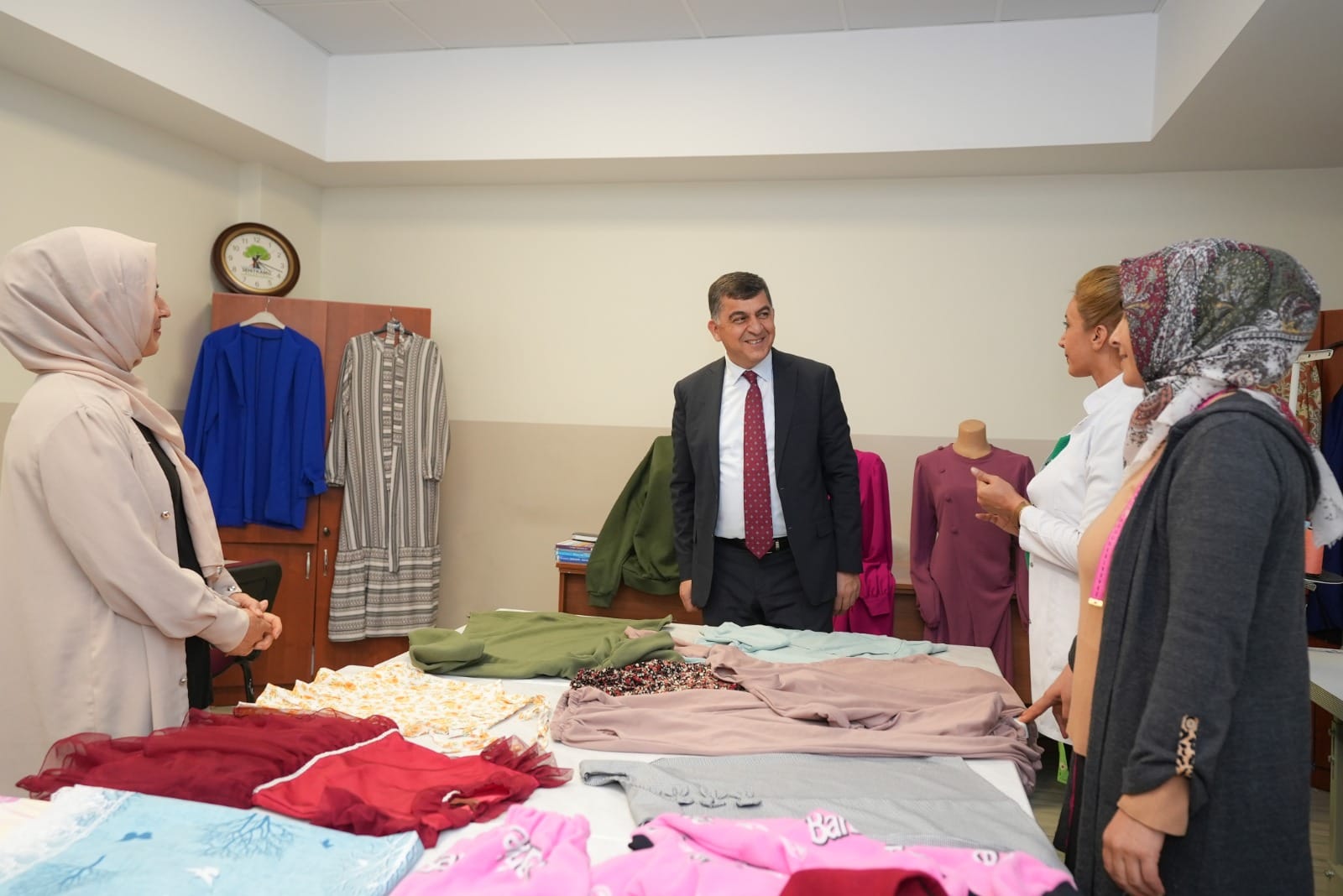 BAŞKAN FADILOĞLU, ÜRETEN YETİM ANNELERİ ZİYARET ETTİ