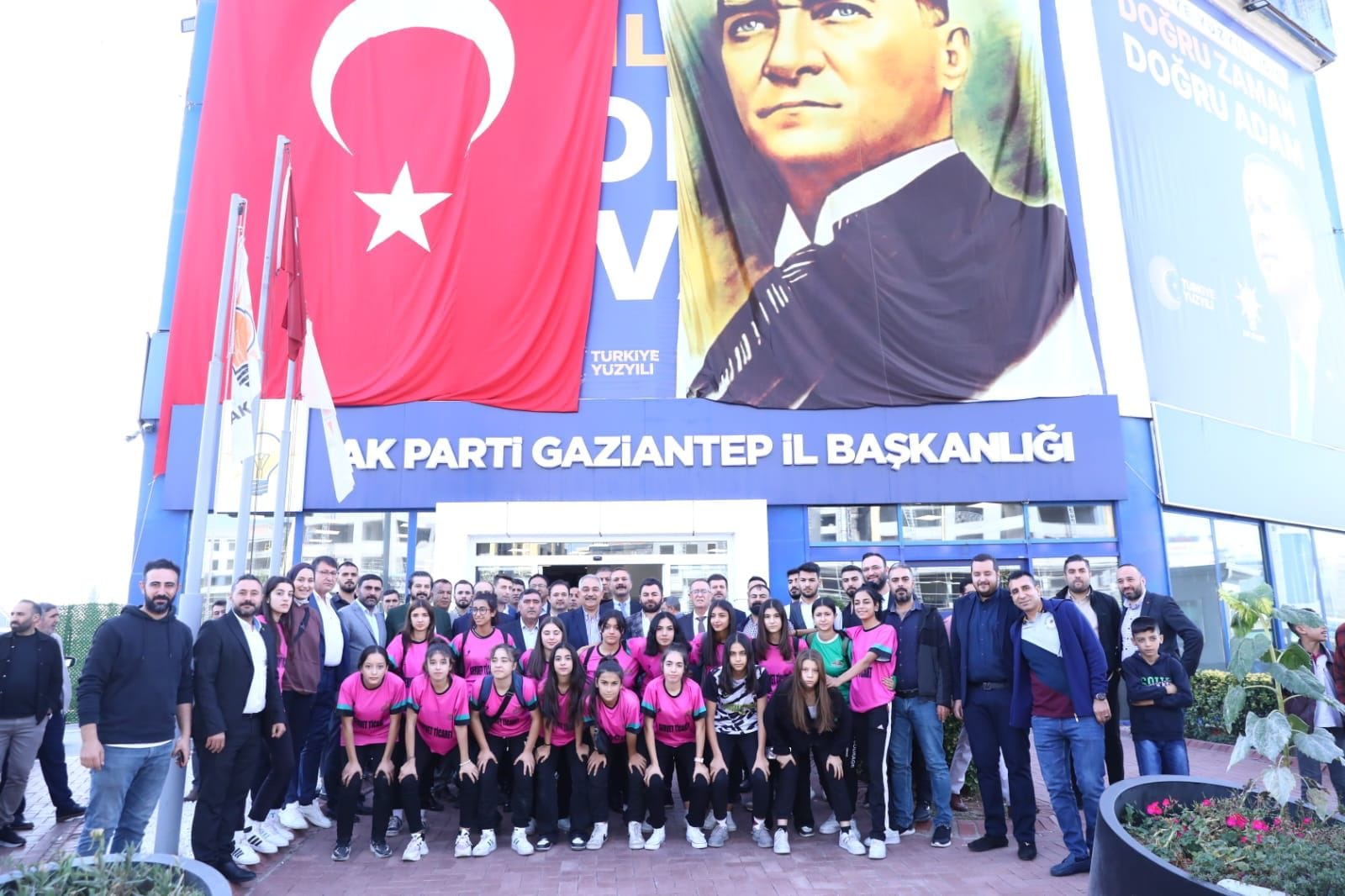 ŞanlıDer’den AK Parti’de Gövde Gösterisi