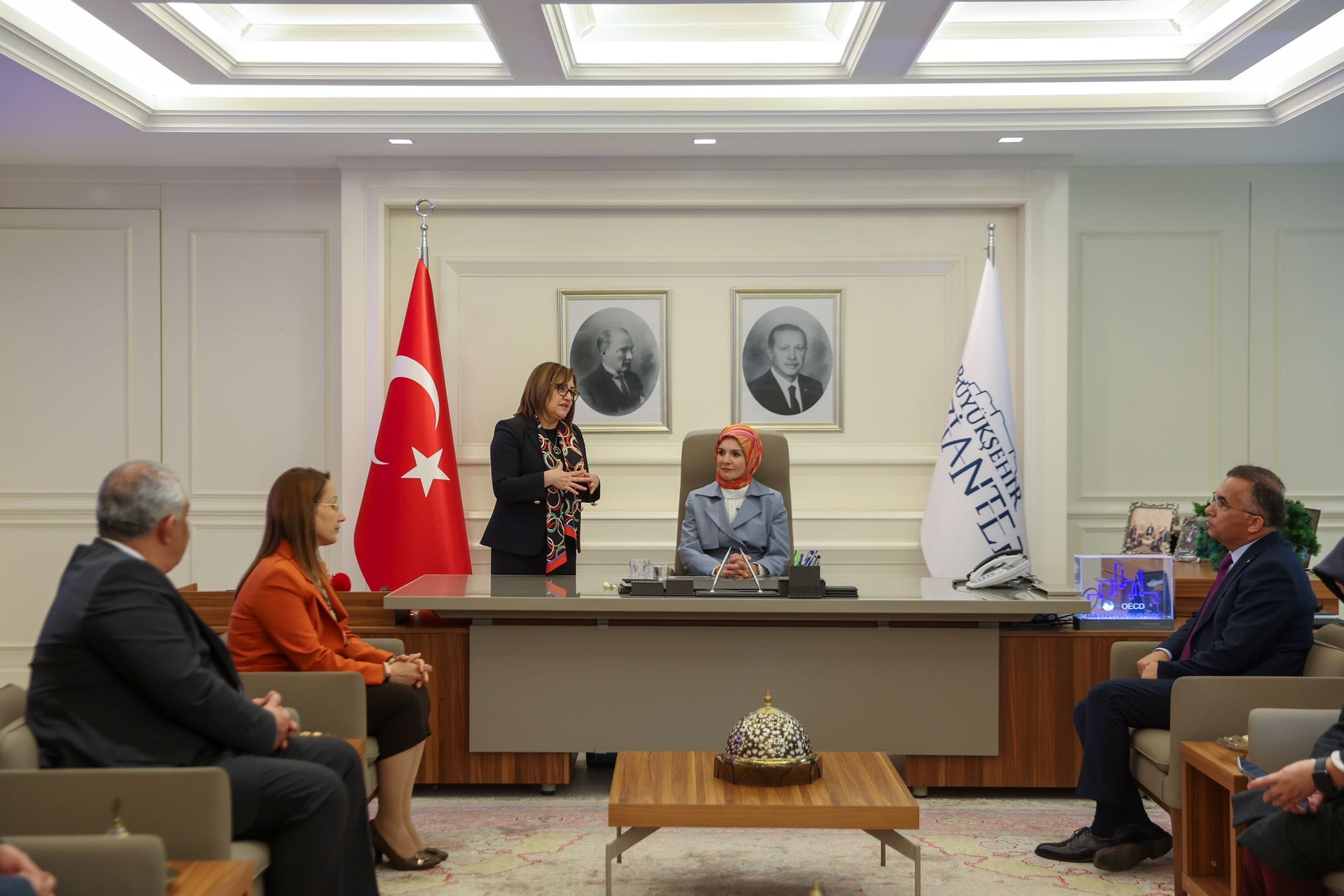 AİLE VE SOSYAL HİZMETLER BAKANI GÖKTAŞ, BAŞKAN ŞAHİN’İ ZİYARET ETTİ