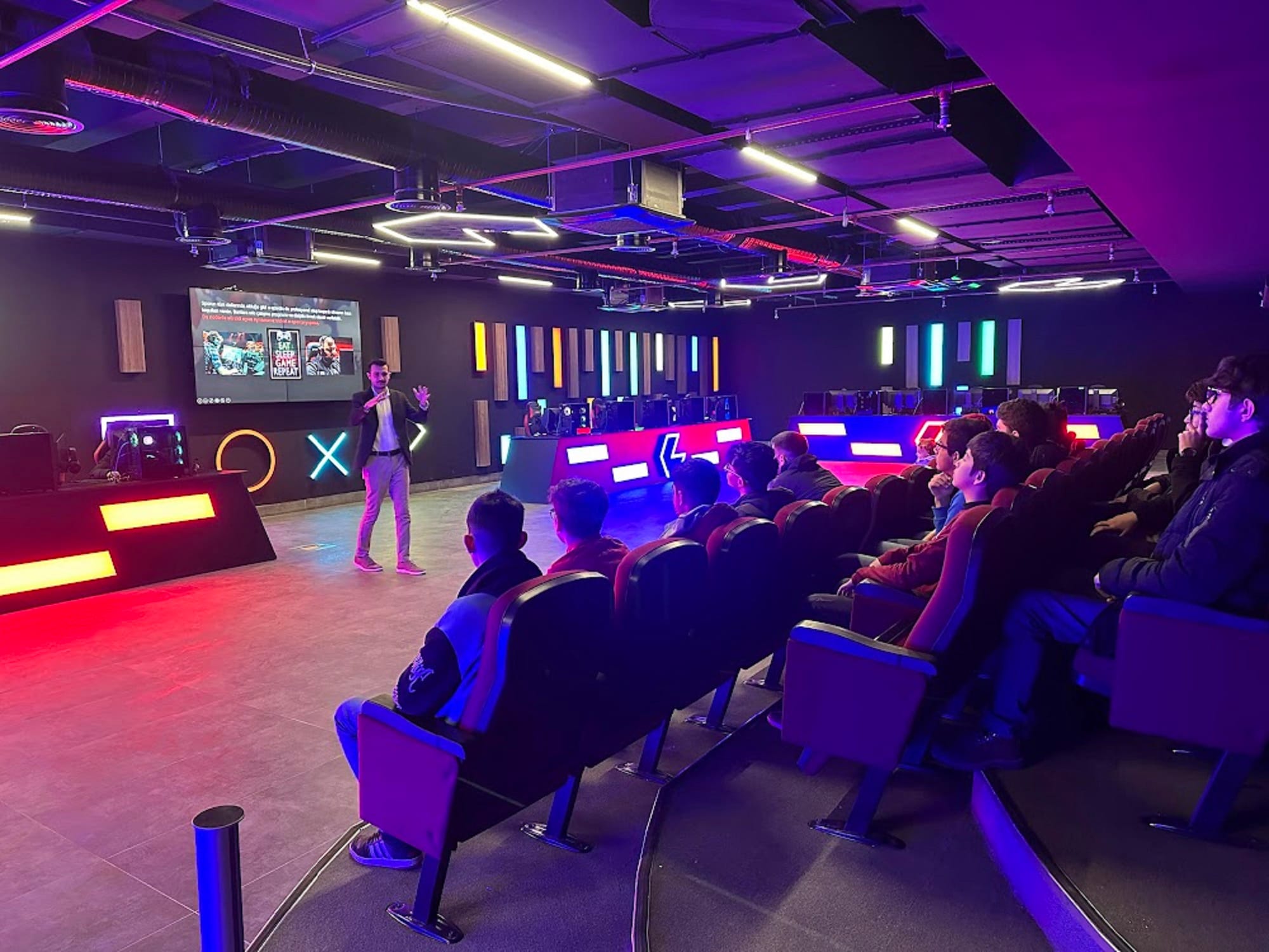 BÜYÜKŞEHİR’İN ÖĞRETMENLER GÜNÜ’NE ÖZEL E-SPOR TURNUVALARI BAŞLIYOR!