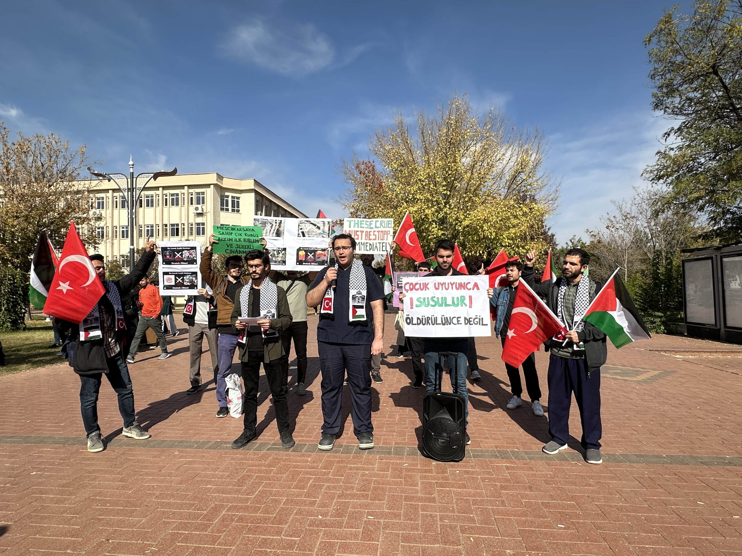 GAÜN ÖĞRENCİLERİNDEN FİLİSTİN’E DESTEK EYLEMİ