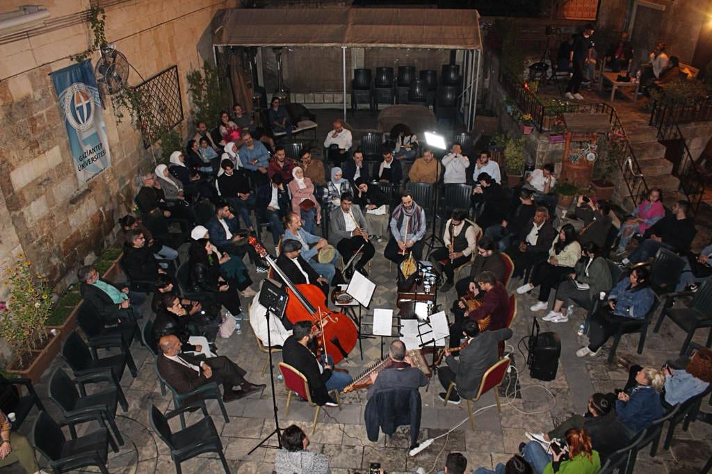 ÜNLÜ ETNOMÜZİKOLOJİ PROFESÖRÜ MARTİN STOKES GAÜN ÖĞRENCİLERİ İLE BİR ARAYA GELDİ