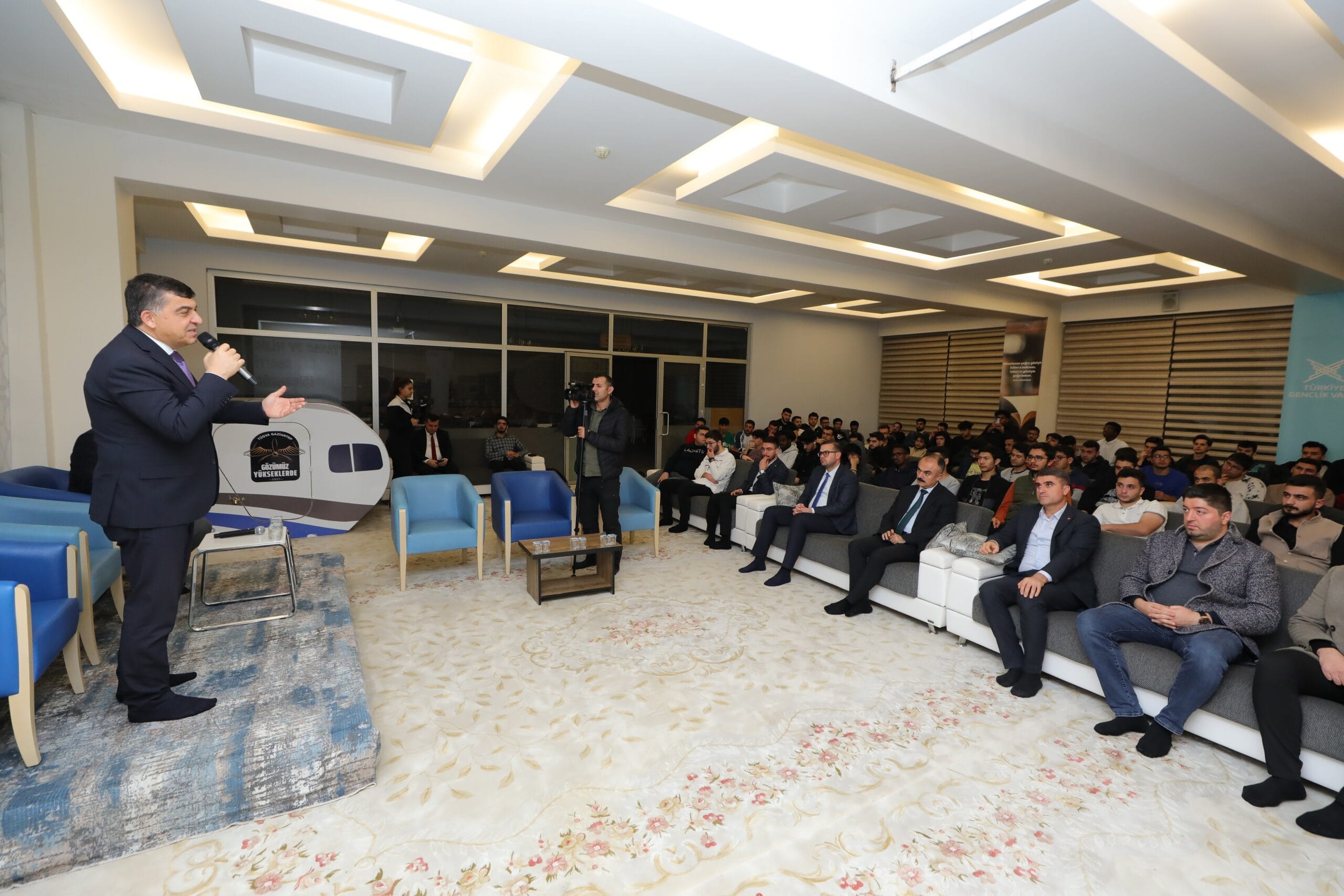 FADILOĞLU: “HEPİMİZİN BULUNDUĞU YERDE SORUMLULUKLARI VAR”