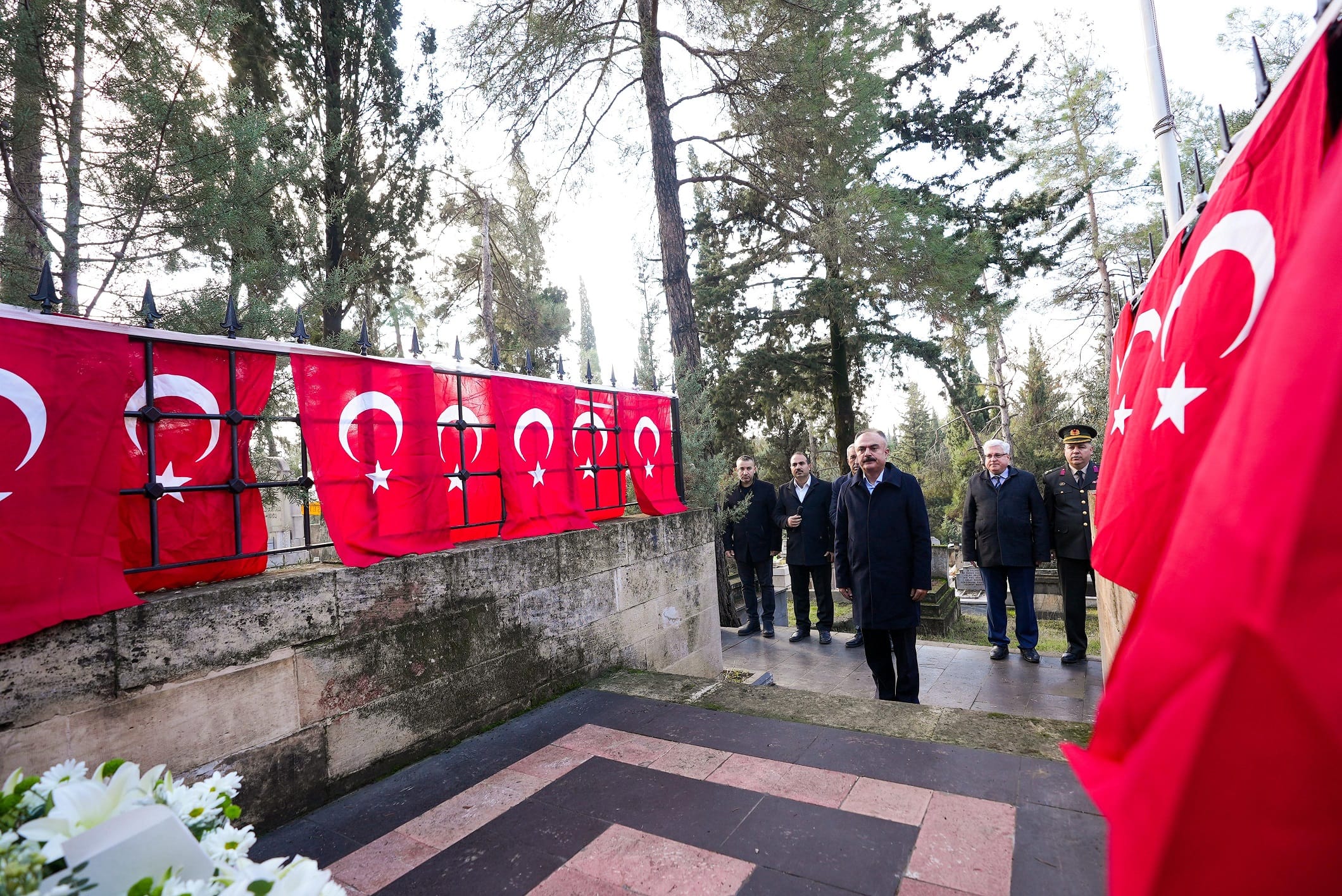 ŞEHİT KAMİL VE ANNESİ İLE ÖZDEMİR BEY İÇİN TÖREN DÜZENLENDİ
