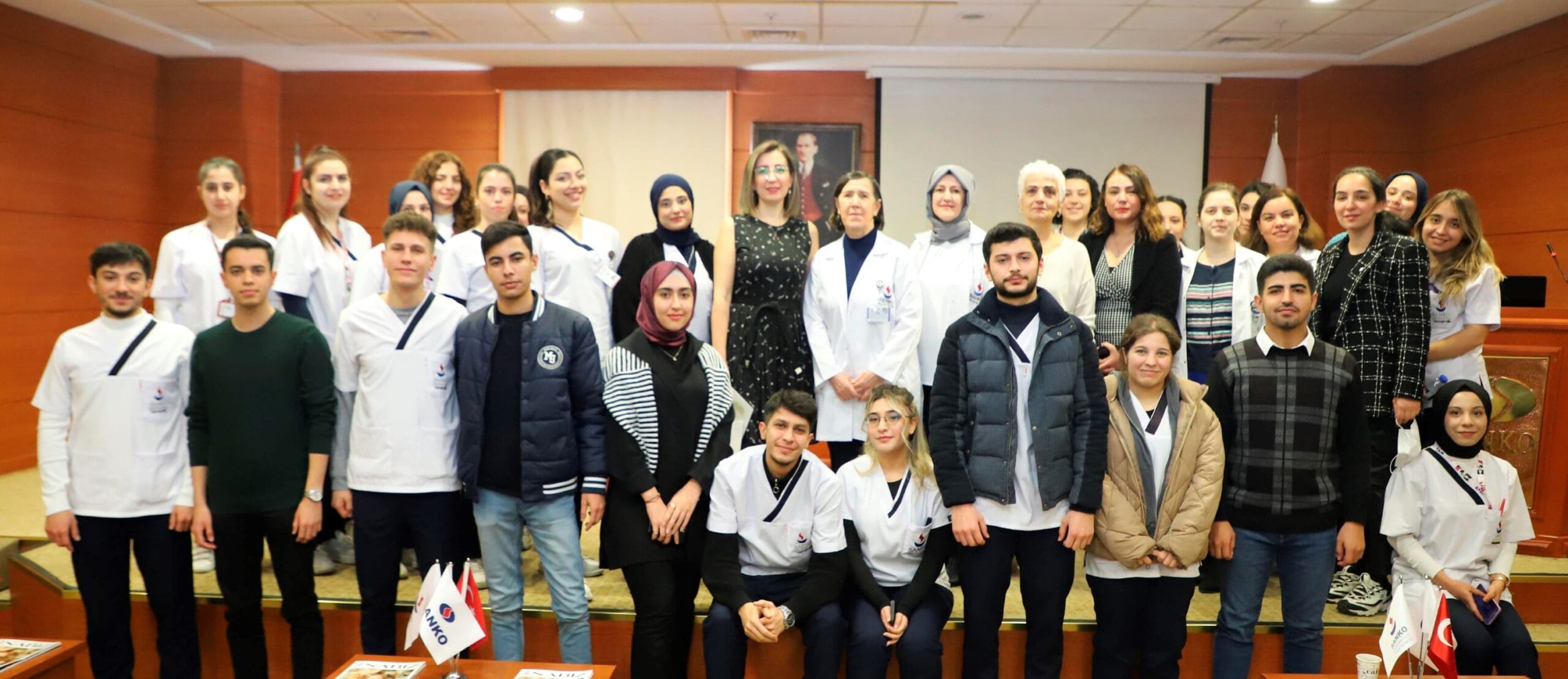 SAĞLIK BİLİMLERİ FAKÜLTESİ HEMŞİRELİK BÖLÜMÜ DR. ÖĞR. ÜYESİ KILIÇ:“ BU ZORLU YOLCULUKTA GİTMEK İSTEDİĞİNİZ YOLLARDAN GEÇEN UZMANLARIN DENEYİMLERİ SİZLERE BÜYÜK KOLAYLIK SAĞLAYACAKTIR” 