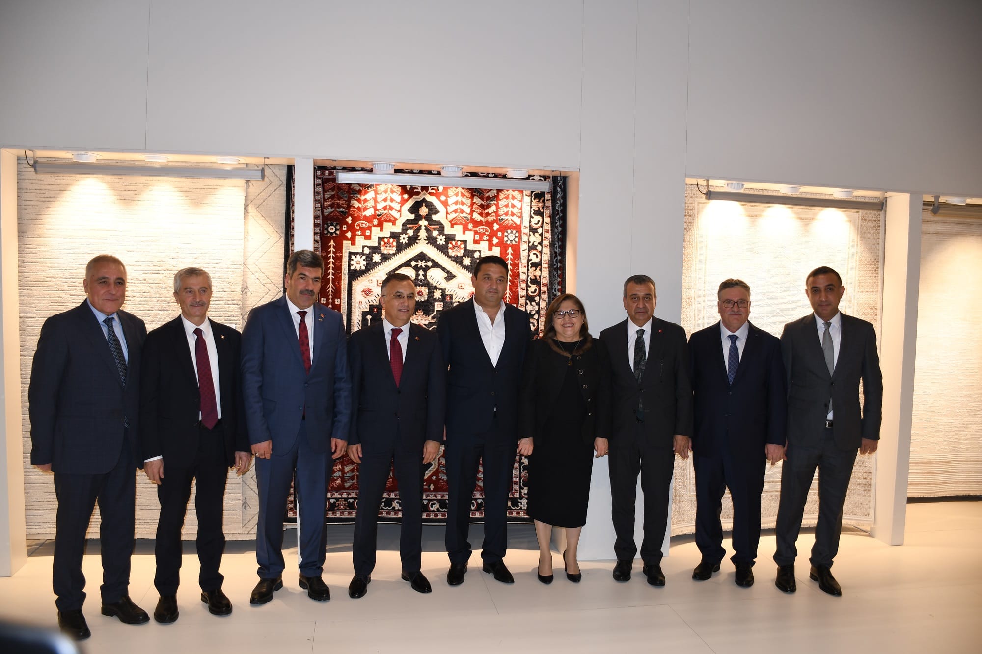 Vali Çeber ve Başkan Şahin Gaziantepli Halıcılara Moral Verdiler