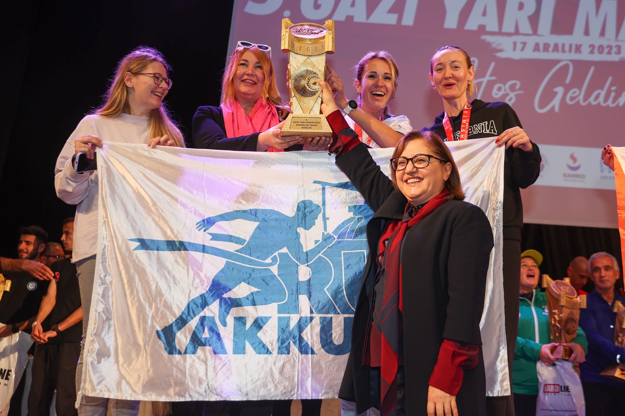 5. GAZİ YARI MARATONU VE 10K YOL KOŞUSU’NUN ÖDÜLLERİ SAHİPLERİNİ BULDU