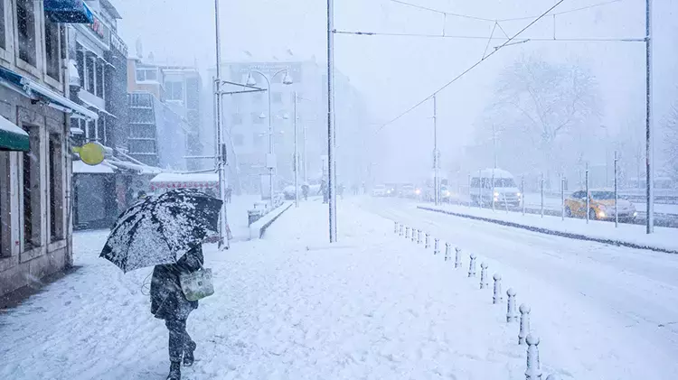Hava resmen buz kesecek, yoğun kar yurda giriş yapacak! İstanbul dahil onlarca kent için alarm verildi, çok kuvvetli geliyor
