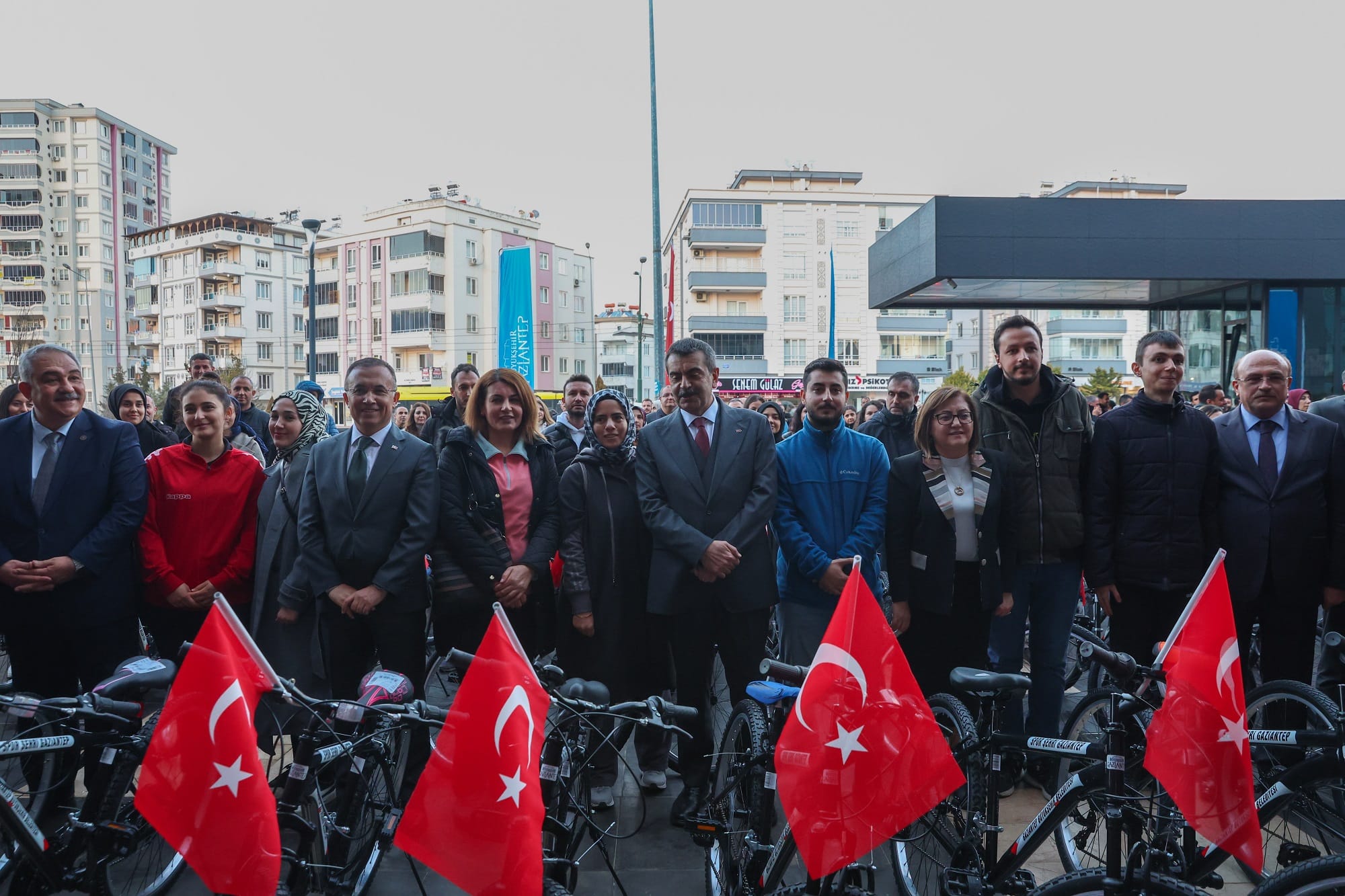 BAKAN TEKİN: BAŞKAN FATMA ŞAHİN EĞİTİMDE BİZE EN ÇOK DESTEK VEREN BELEDİYE BAŞKANLARIMIZDAN BİRİ