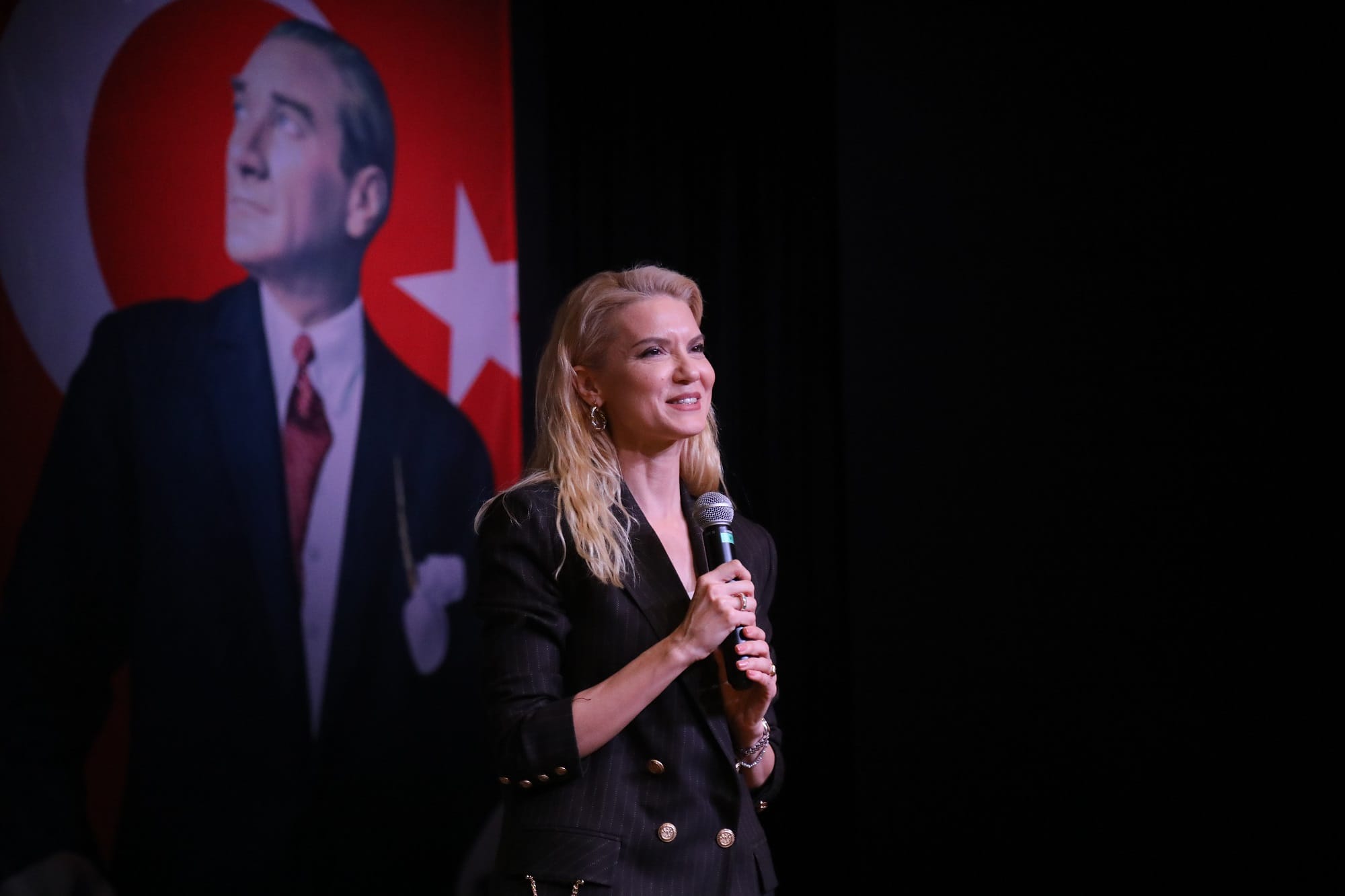 BÜYÜKŞEHİR’DEN “ÜÇ AFERİN ANTEP SAVUNMASI” ADLI SÖYLEŞİ