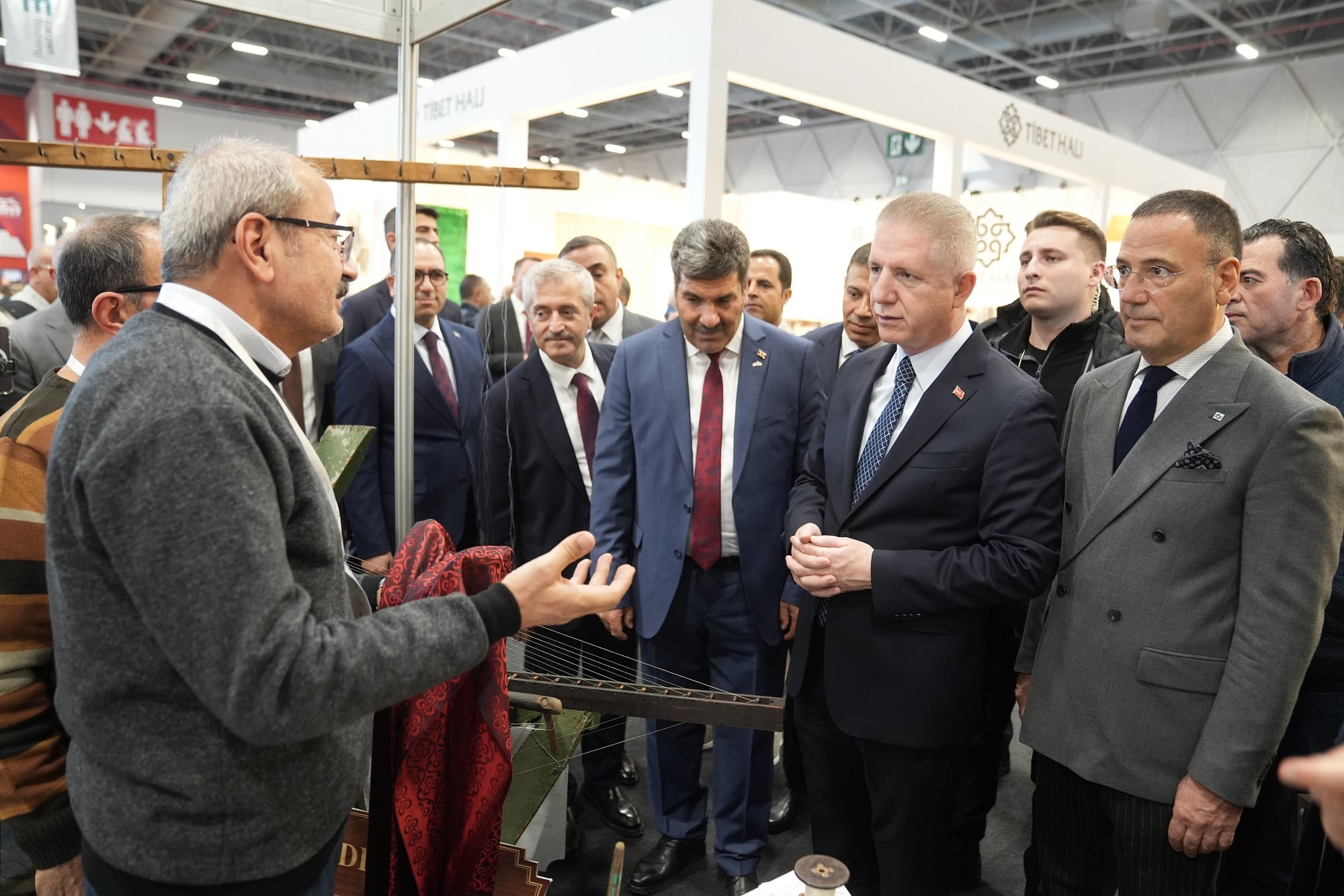 İstanbul Valisi Davut Gül Gaziantepli Halıcıları Yalnız Bırakmadı
