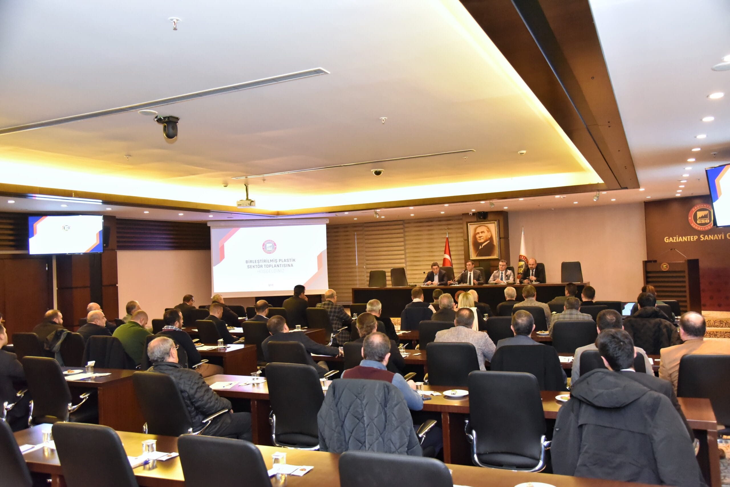 GSO’DA BİRLEŞTİRİLMİŞ PLASTİK SEKTÖR TOPLANTISI GERÇEKLEŞTİRİLDİ 